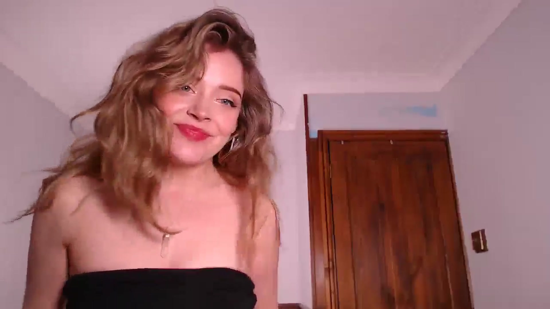 Gallery image thumbnail from KittyCash3w's myfreecams stream on, 03/25/2025, 18:20 image 9 of 20
