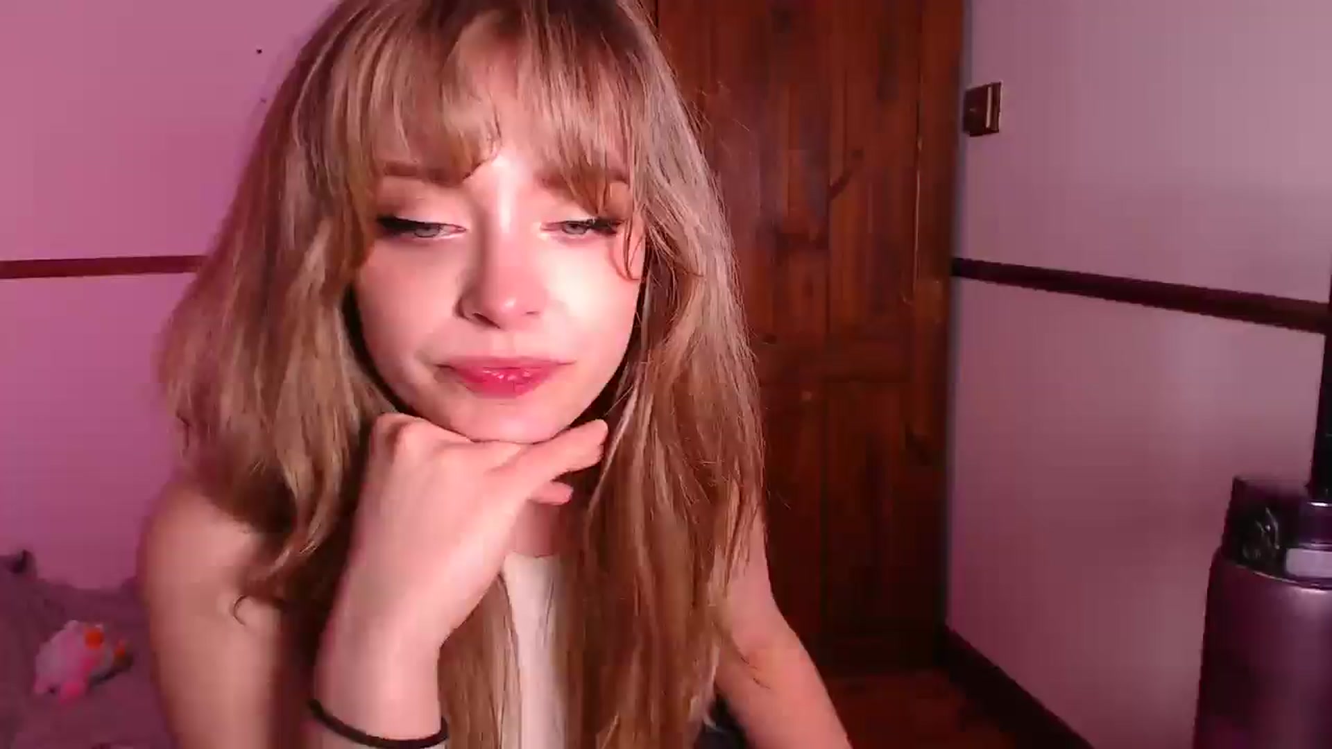 Gallery image thumbnail from KittyCash3w's myfreecams stream on, 03/27/2025, 18:49 image 19 of 20