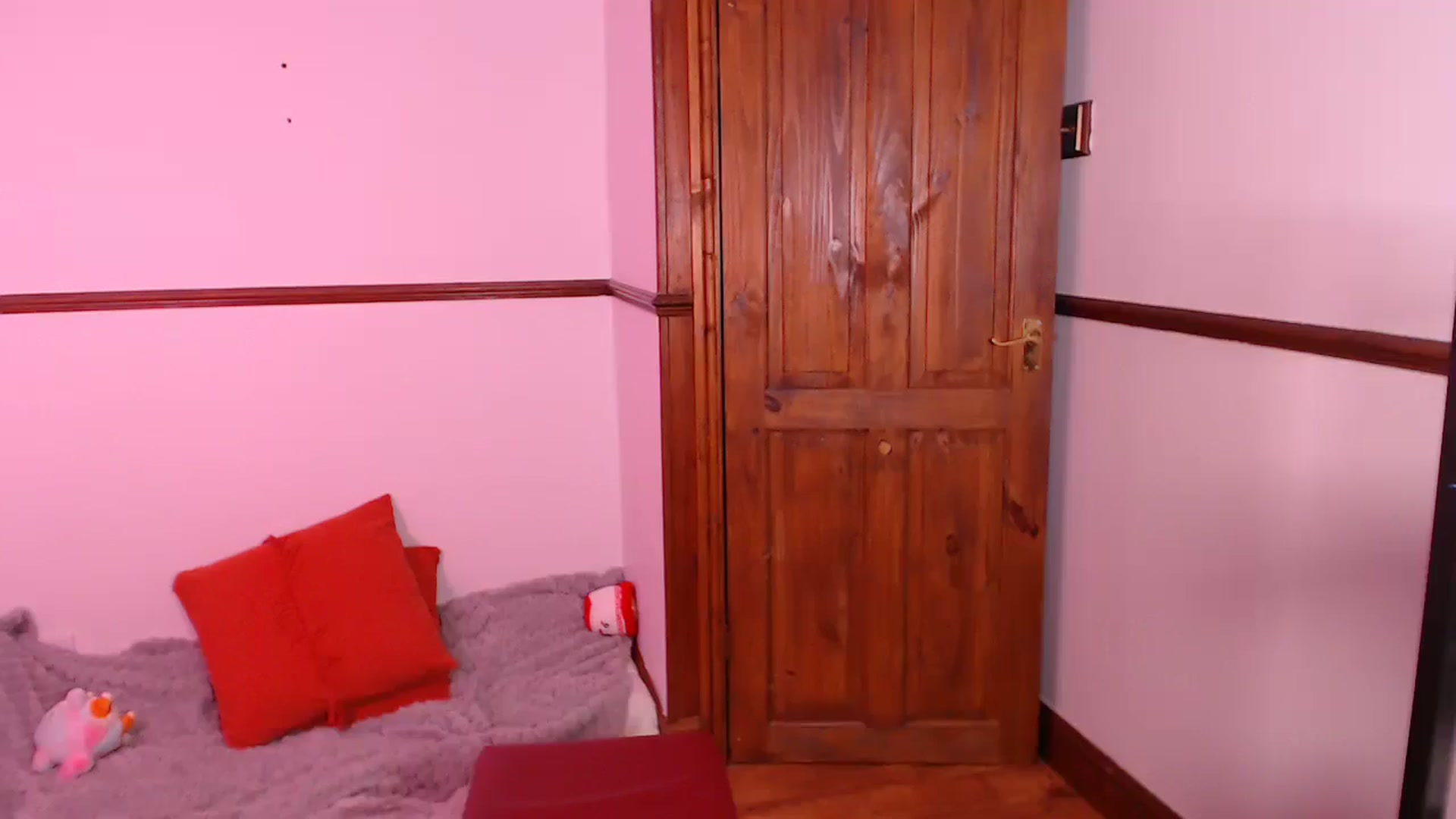 Gallery image thumbnail from KittyCash3w's myfreecams stream on, 03/27/2025, 18:49 image 13 of 20