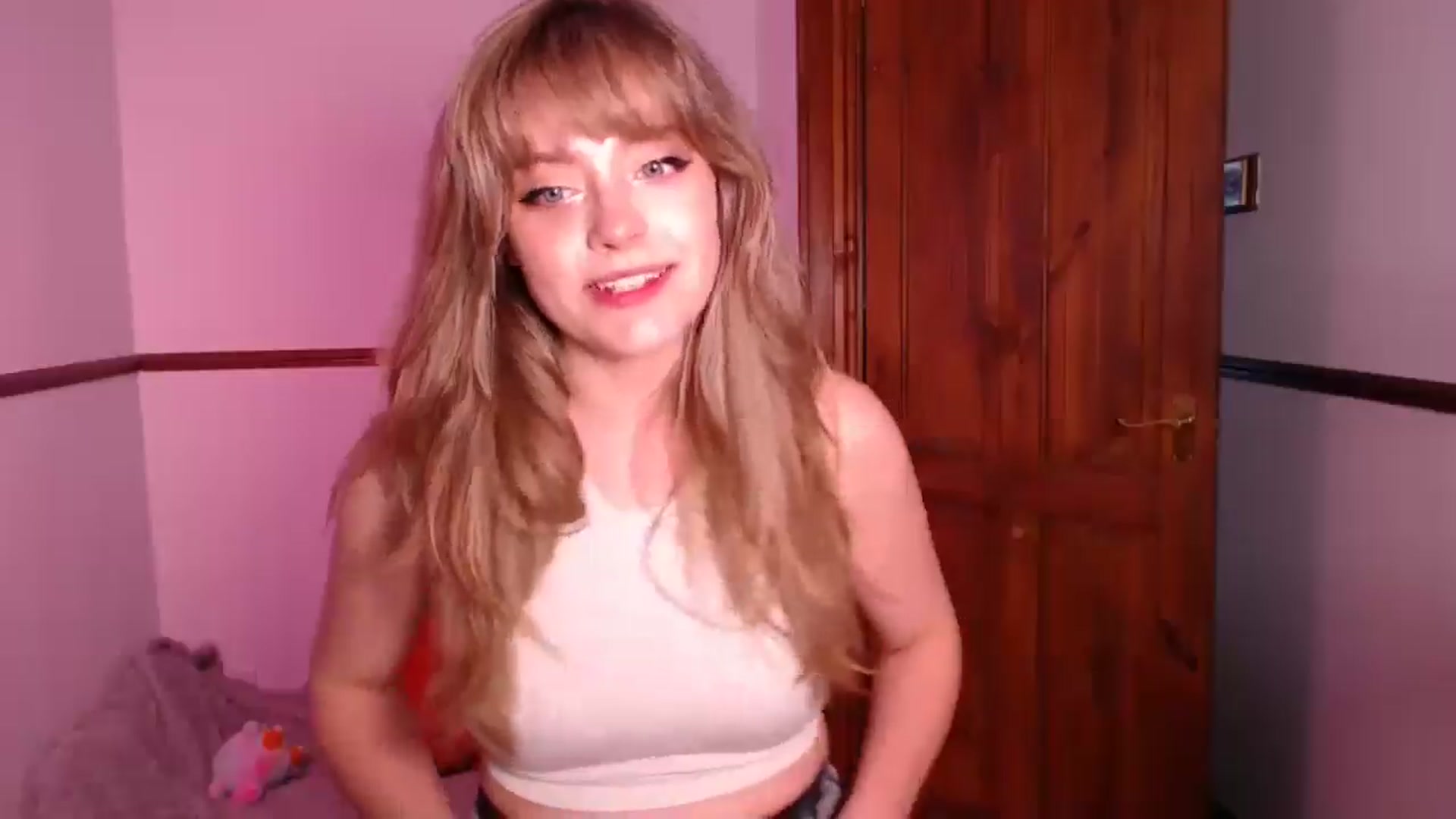 Gallery image thumbnail from KittyCash3w's myfreecams stream on, 03/27/2025, 18:49 image 3 of 20