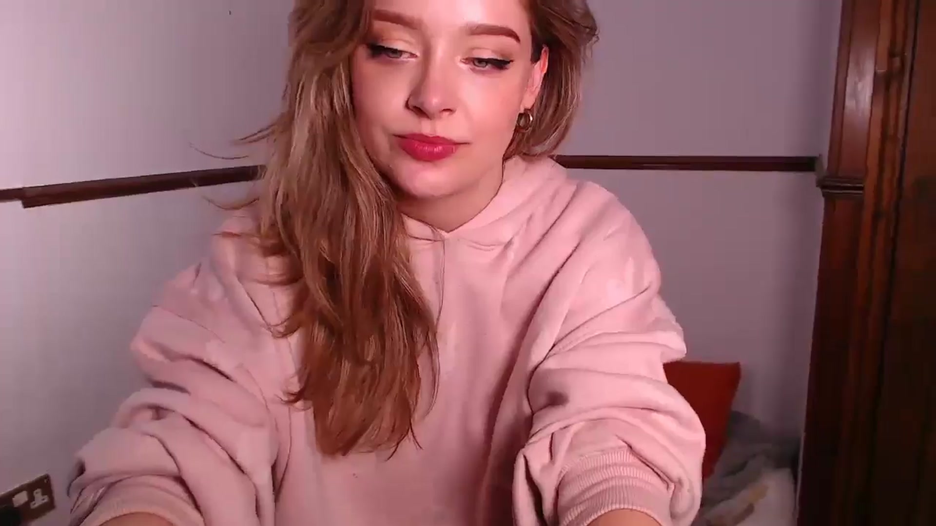 Gallery image thumbnail from KittyCash3w's myfreecams stream on, 04/02/2025, 11:19 image 19 of 20