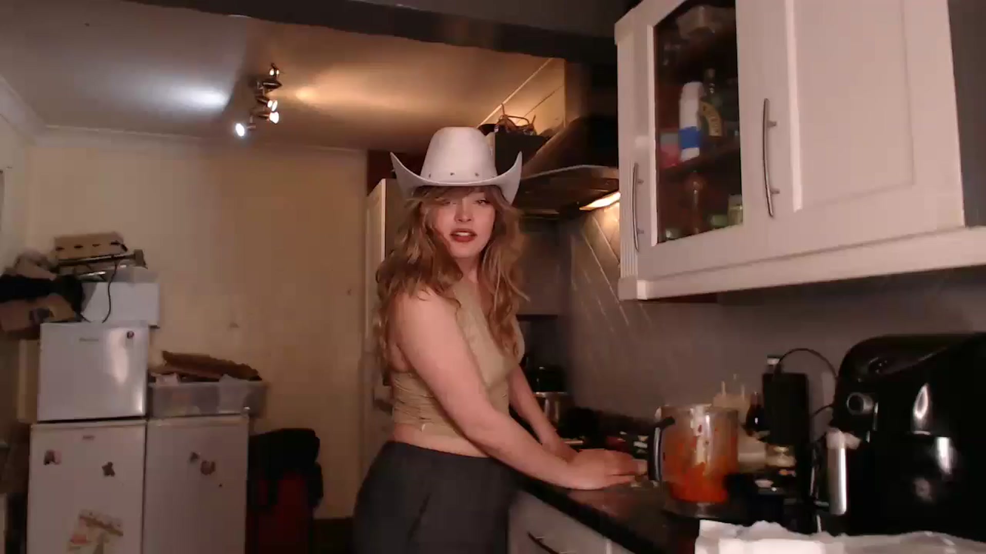 Gallery image thumbnail from KittyCash3w's myfreecams stream on, 04/09/2025, 21:10 image 12 of 20