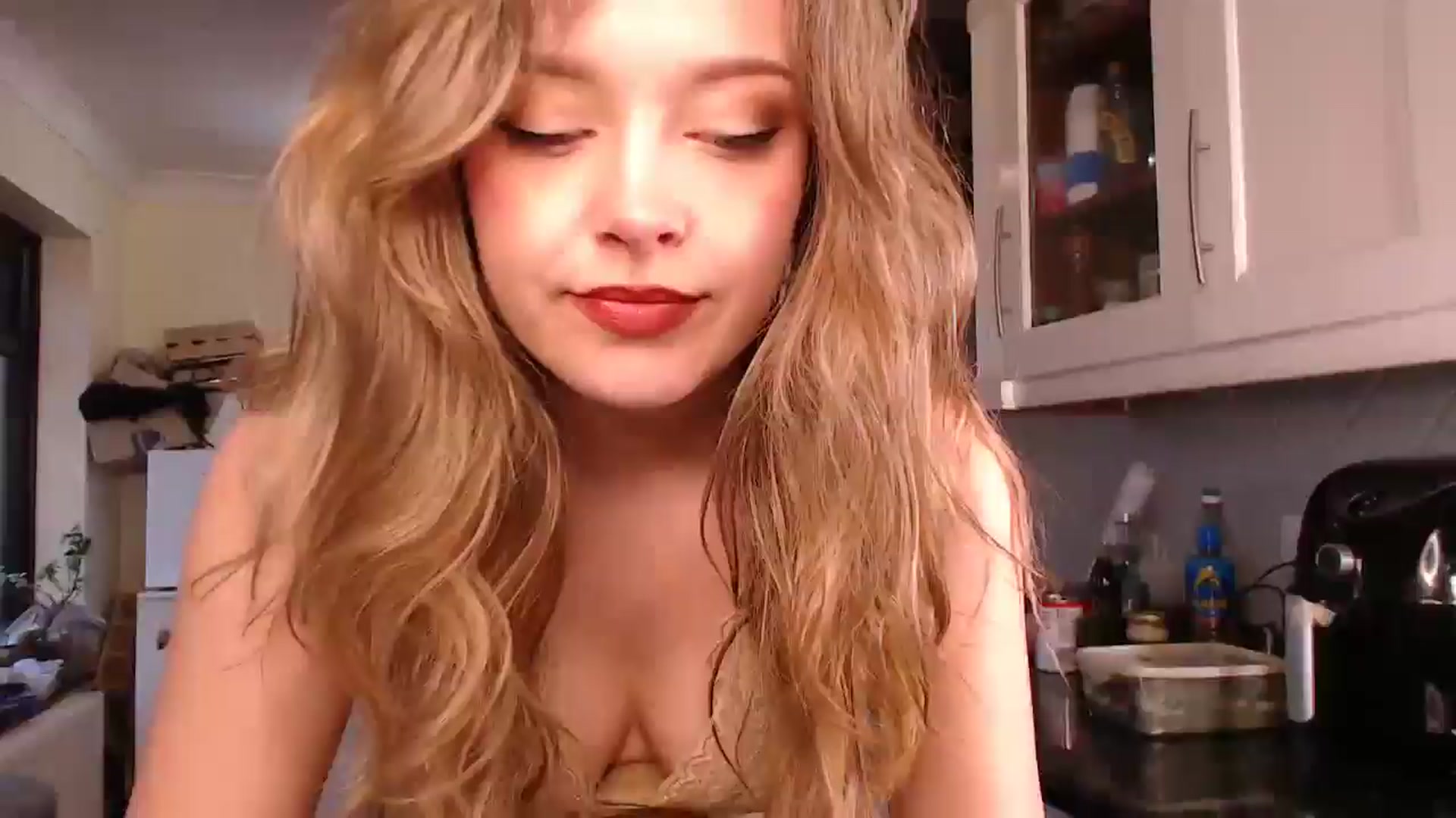 Gallery image thumbnail from KittyCash3w's myfreecams stream on, 04/09/2025, 21:10 image 1 of 20