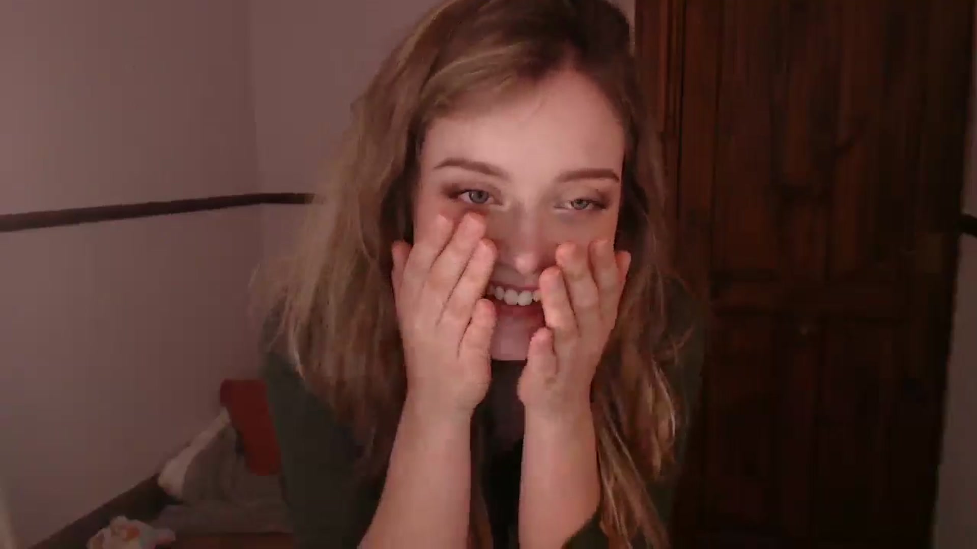 Gallery image thumbnail from KittyCash3w's myfreecams stream on, 04/17/2025, 19:10 image 4 of 20