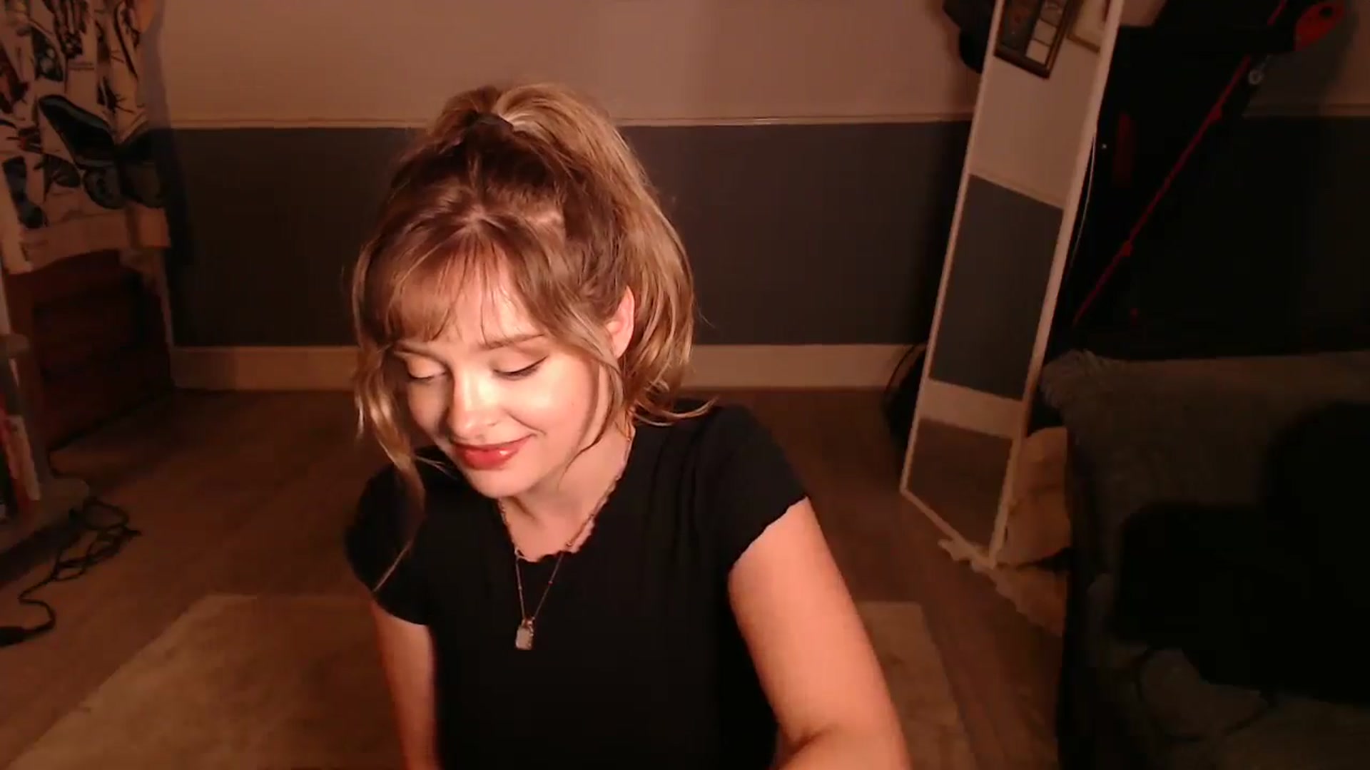 Gallery image thumbnail from KittyCash3w's myfreecams stream on, 05/21/2025, 20:15 image 17 of 20
