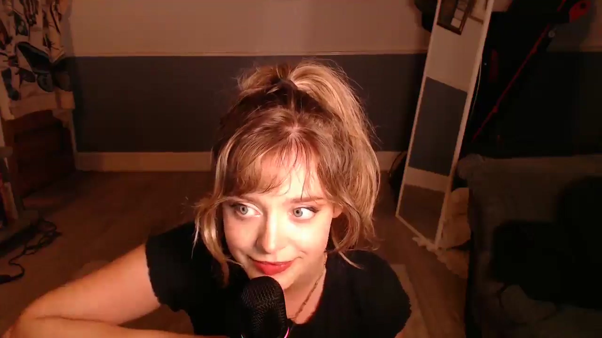 Gallery image thumbnail from KittyCash3w's myfreecams stream on, 05/21/2025, 20:15 image 16 of 20