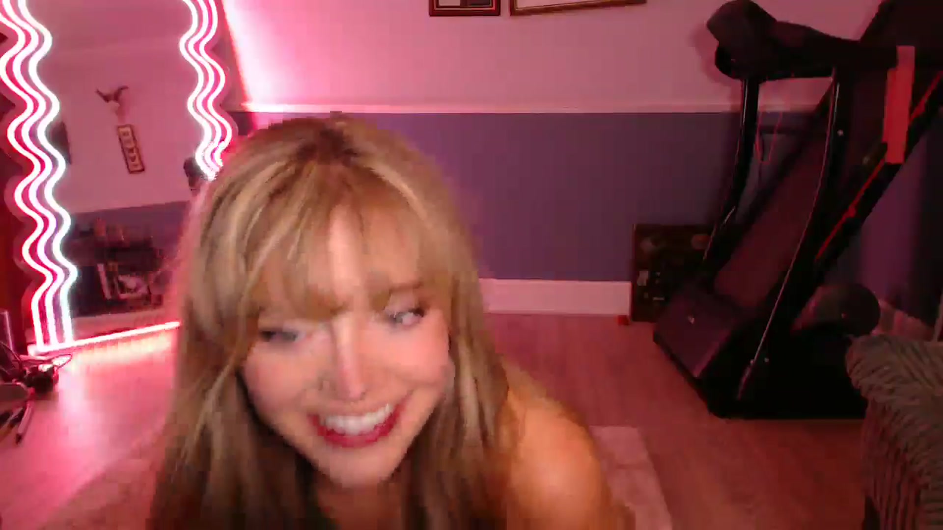 Gallery image thumbnail from KittyCash3w's myfreecams stream on, 08/02/2025, 24:01 image 3 of 20