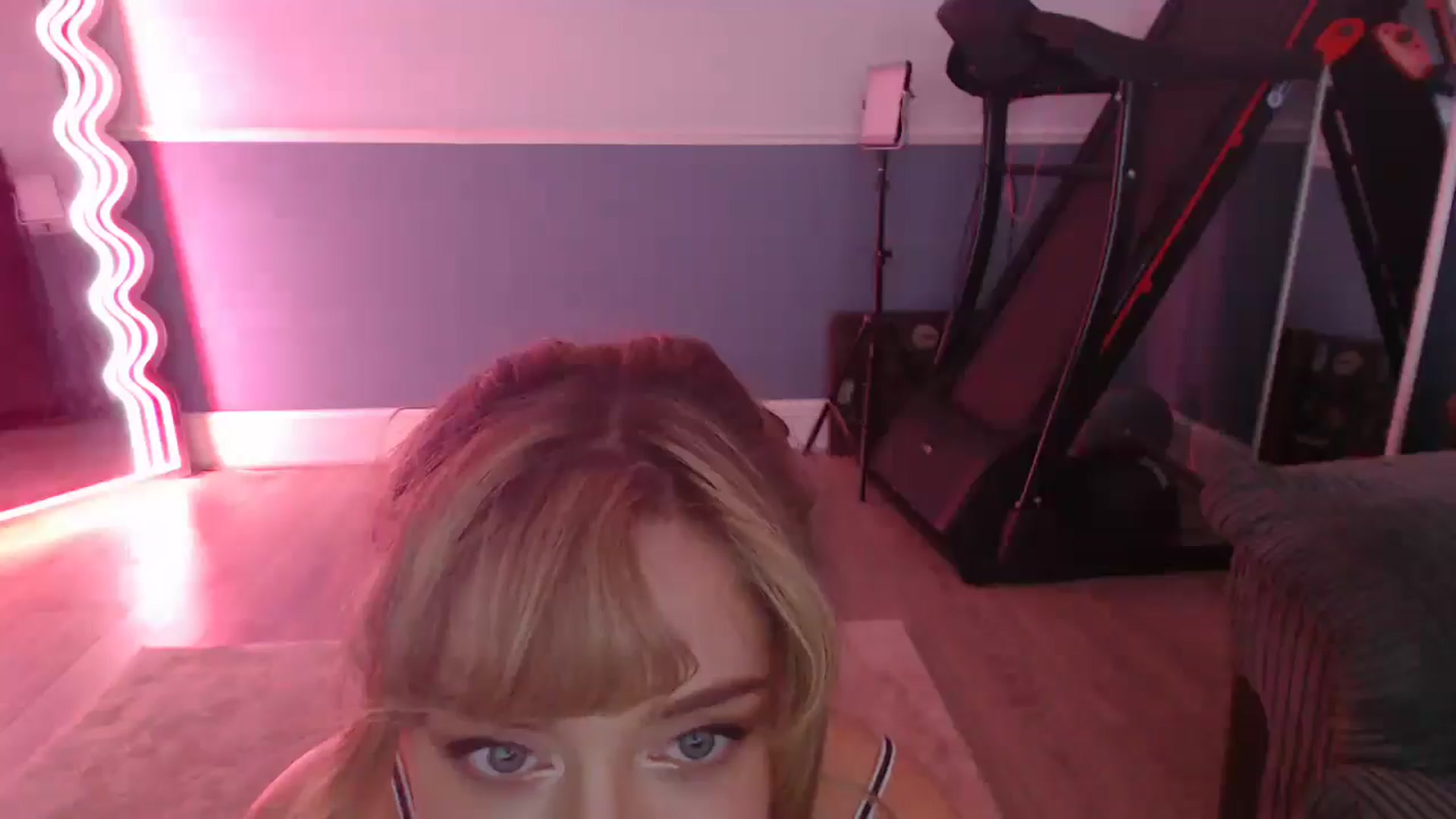 Gallery image thumbnail from KittyCash3w's myfreecams stream on, 08/06/2025, 17:38 image 12 of 20