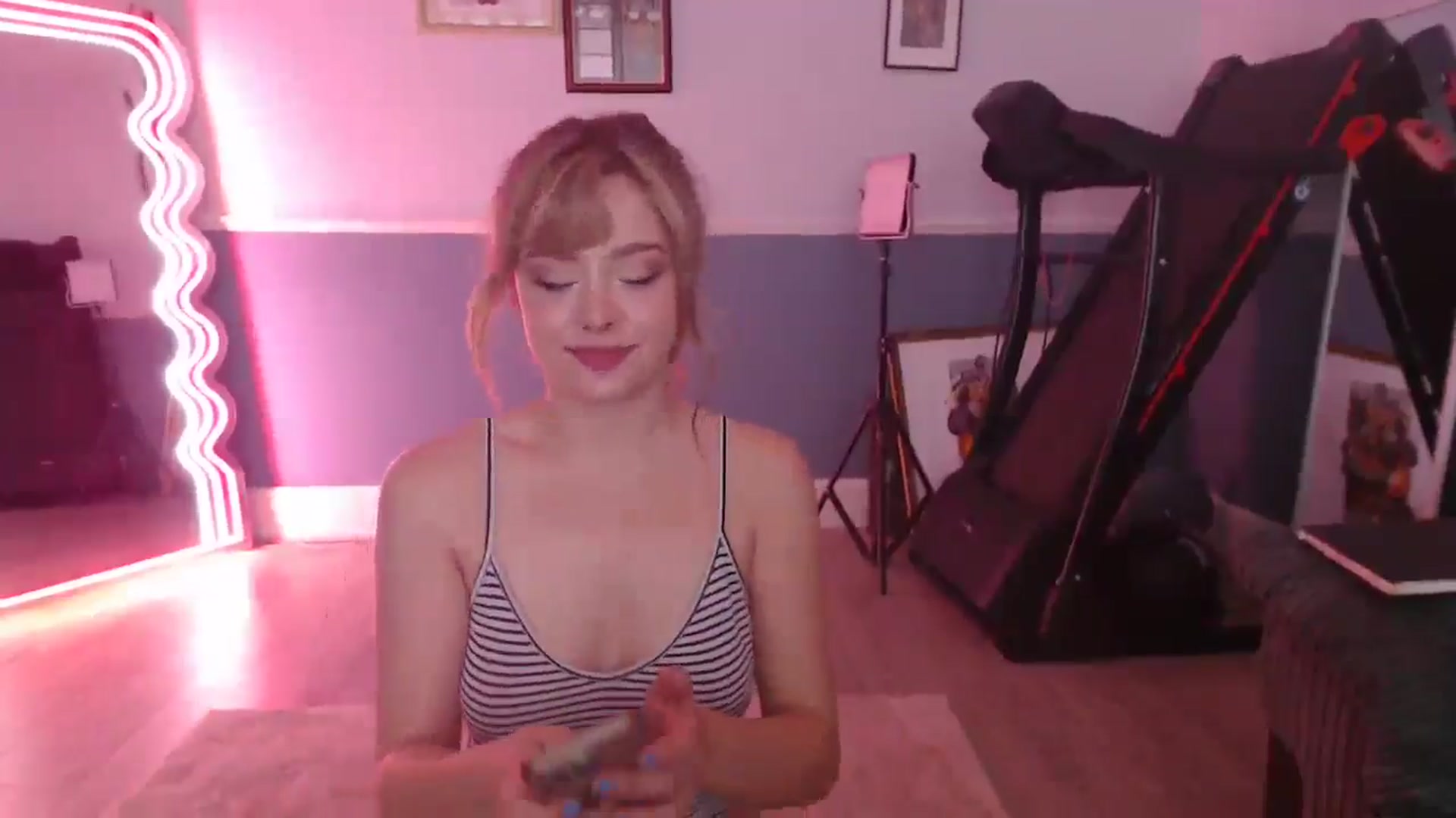 Gallery image thumbnail from KittyCash3w's myfreecams stream on, 08/06/2025, 17:38 image 20 of 20