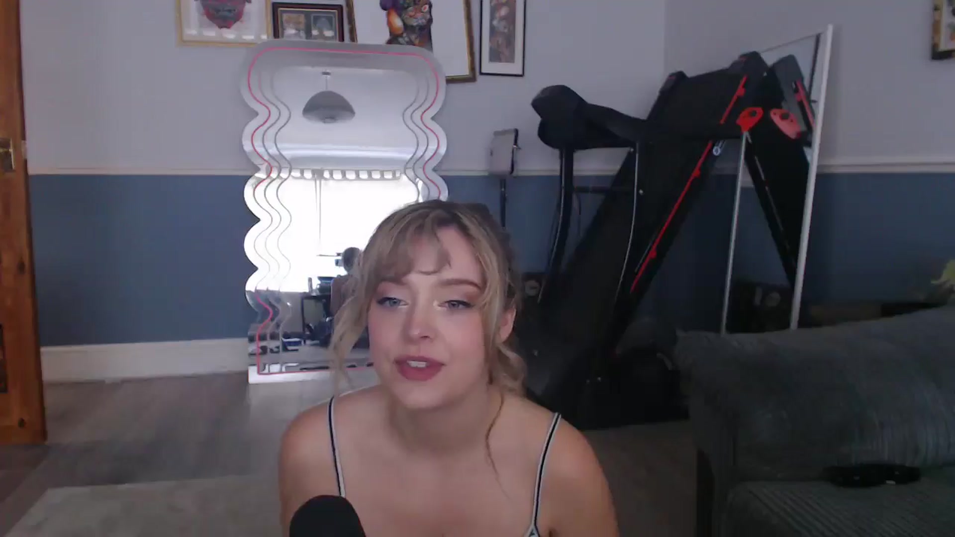 Gallery image thumbnail from KittyCash3w's myfreecams stream on, 08/06/2025, 17:38 image 4 of 20