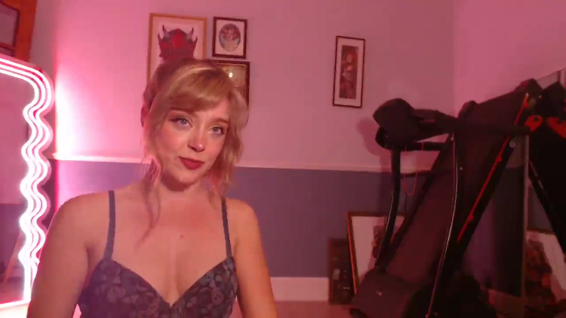 Gallery image thumbnail from KittyCash3w's myfreecams stream on, 08/07/2025, 20:47 image 4 of 20