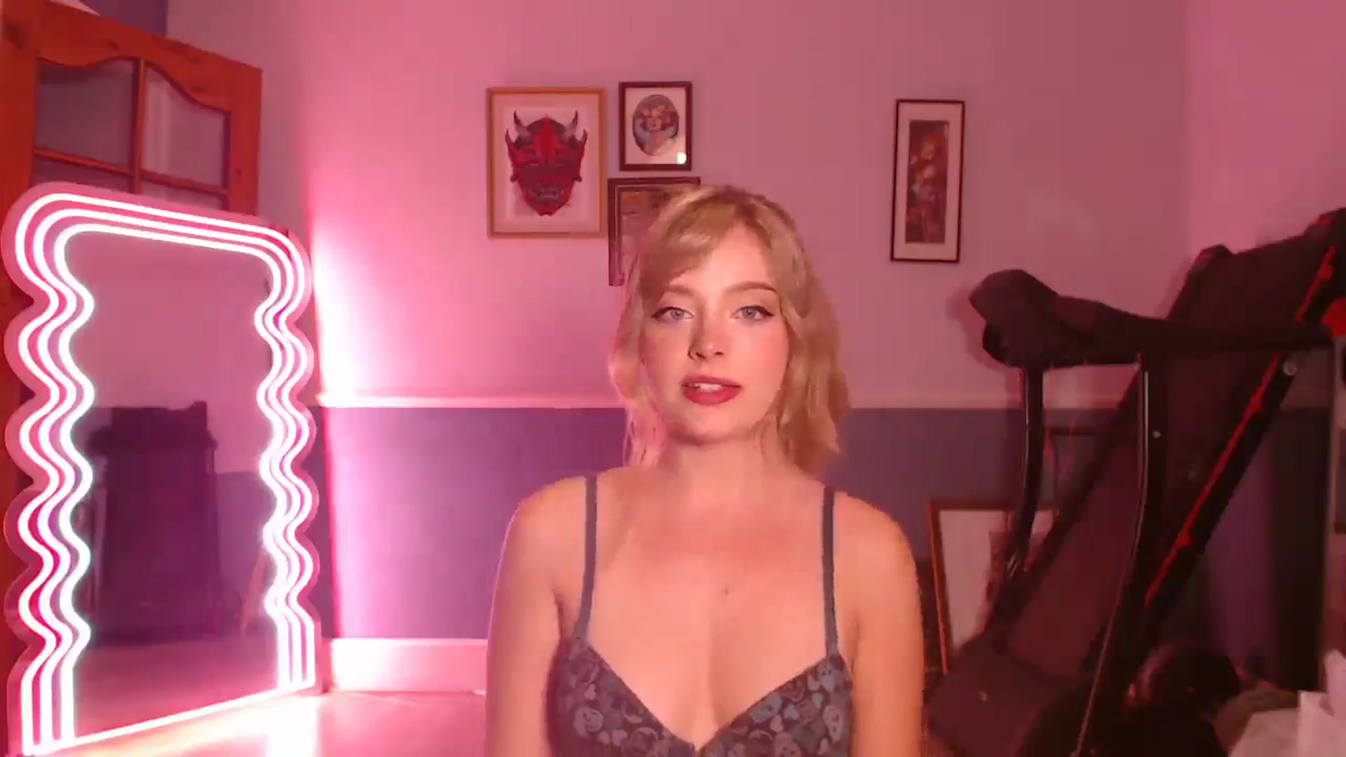 Gallery image thumbnail from KittyCash3w's myfreecams stream on, 08/07/2025, 20:47 image 10 of 20