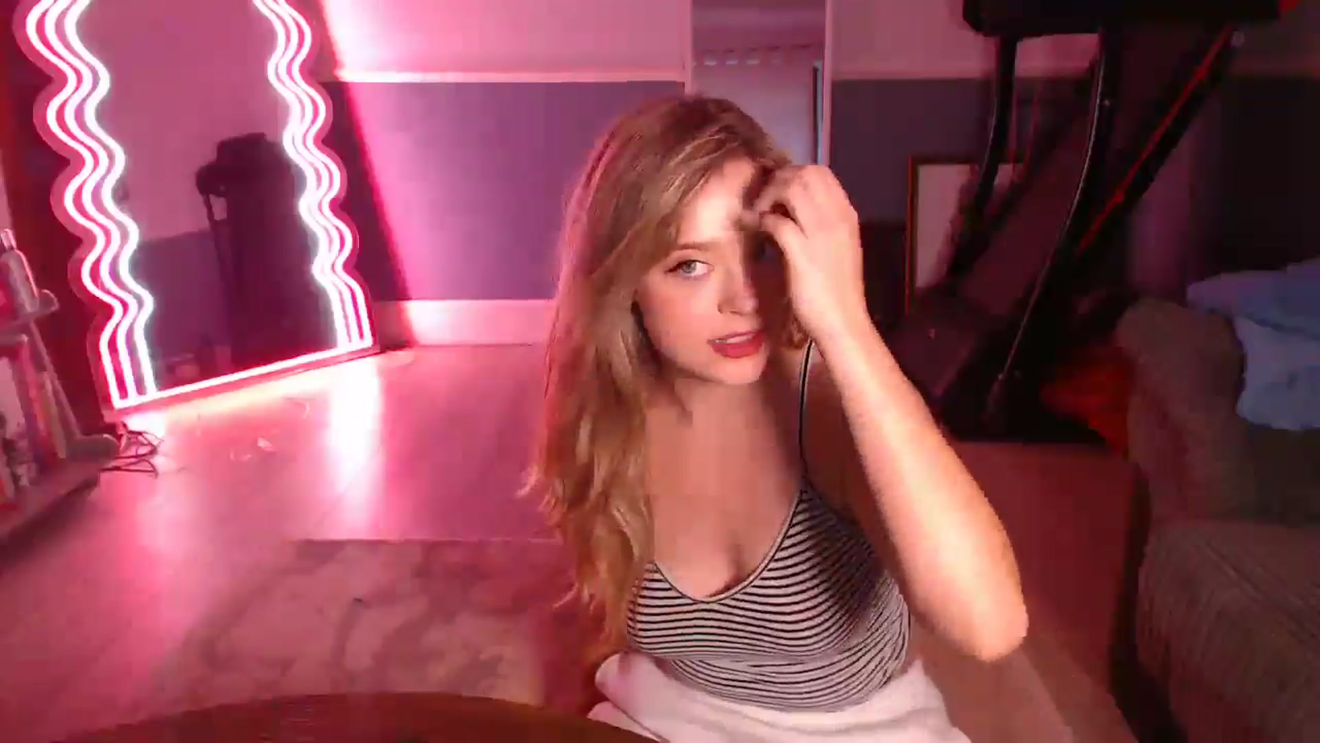 Gallery image thumbnail from KittyCash3w's myfreecams stream on, 08/13/2025, 19:06 image 16 of 20