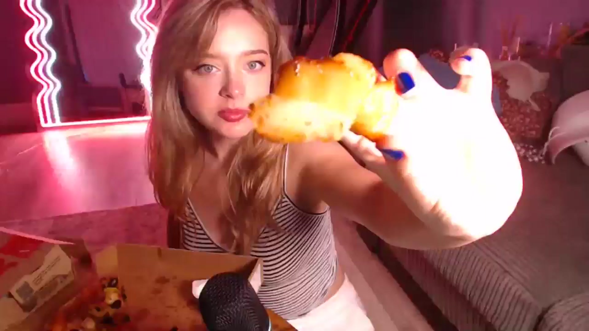 Gallery image thumbnail from KittyCash3w's myfreecams stream on, 08/13/2025, 19:38 image 17 of 20
