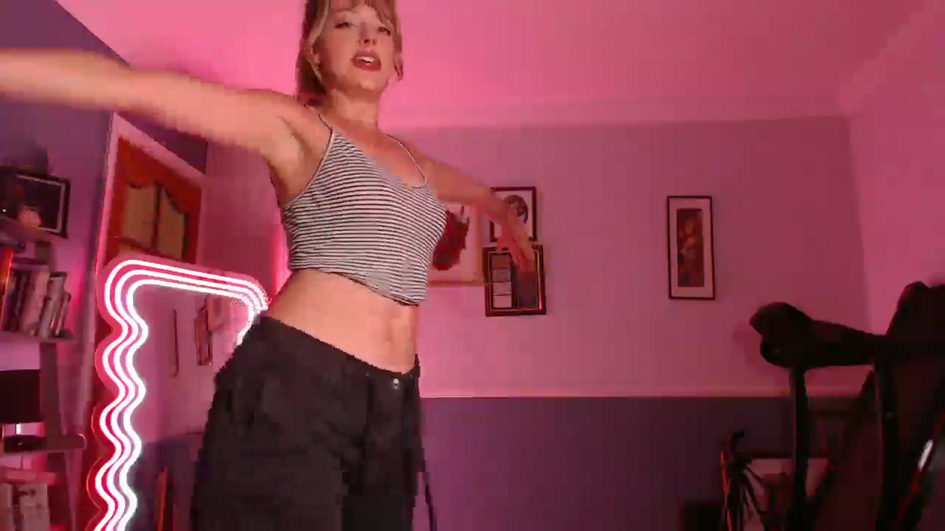 Gallery image thumbnail from KittyCash3w's myfreecams stream on, 08/27/2025, 22:11 image 10 of 20