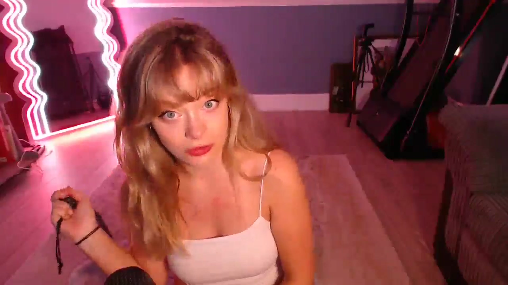 Gallery image thumbnail from KittyCash3w's myfreecams stream on, 09/01/2025, 18:27 image 2 of 20