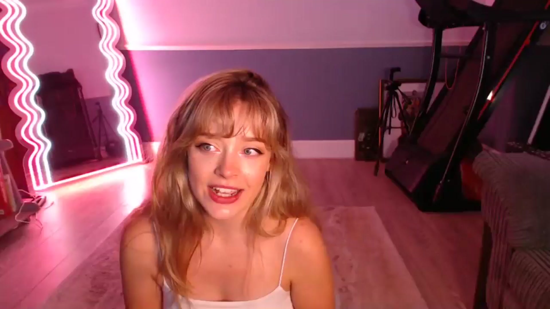 Gallery image thumbnail from KittyCash3w's myfreecams stream on, 09/01/2025, 18:27 image 1 of 20