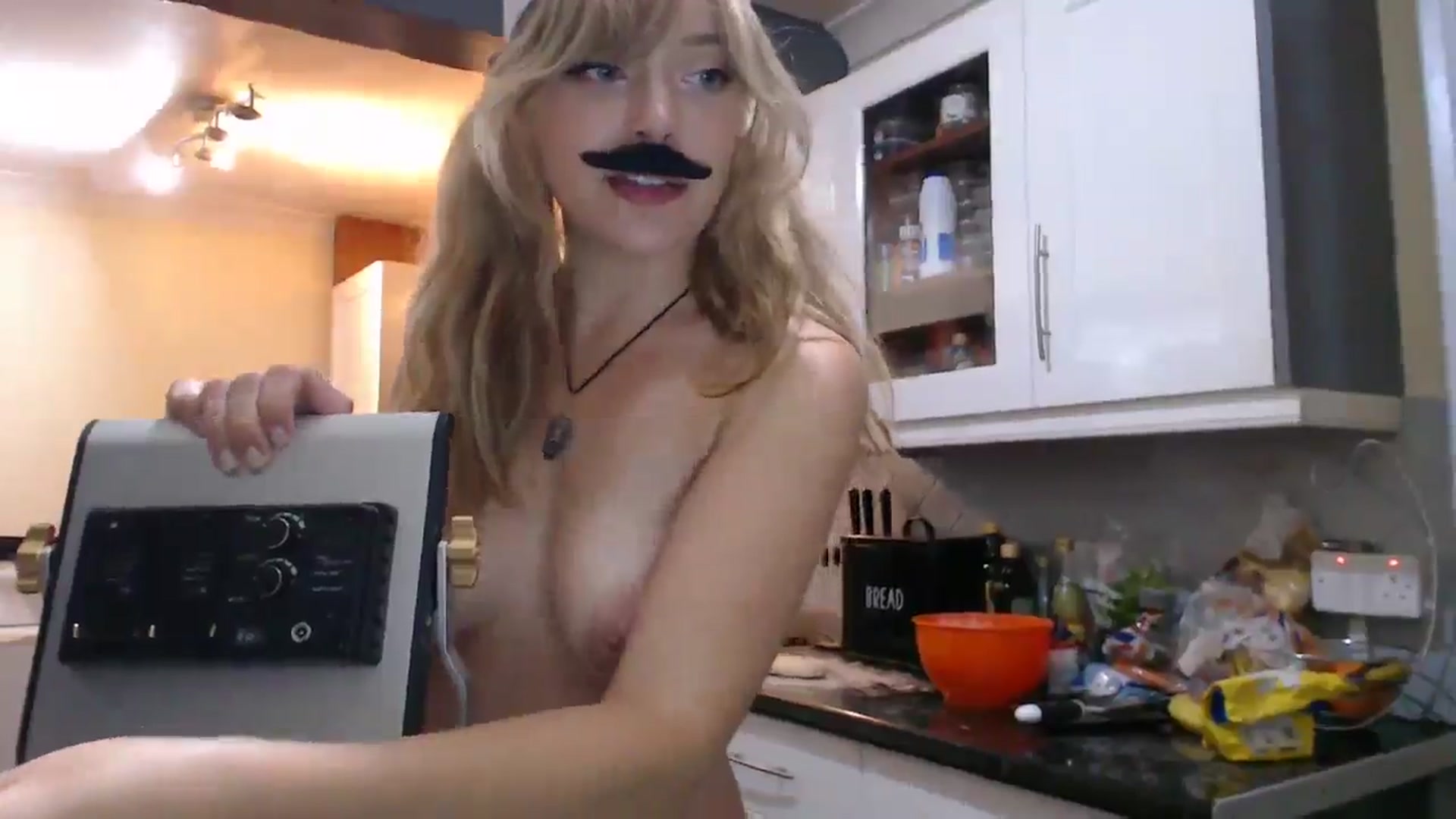 Gallery image thumbnail from KittyCash3w's myfreecams stream on, 09/03/2025, 20:32 image 4 of 20