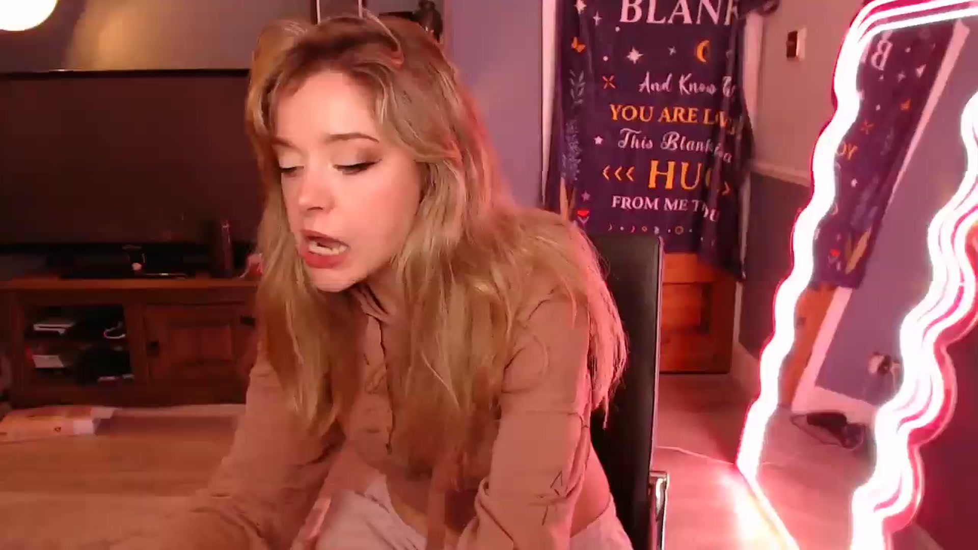 Gallery image thumbnail from KittyCash3w's myfreecams stream on, 10/21/2025, 19:46 image 2 of 20