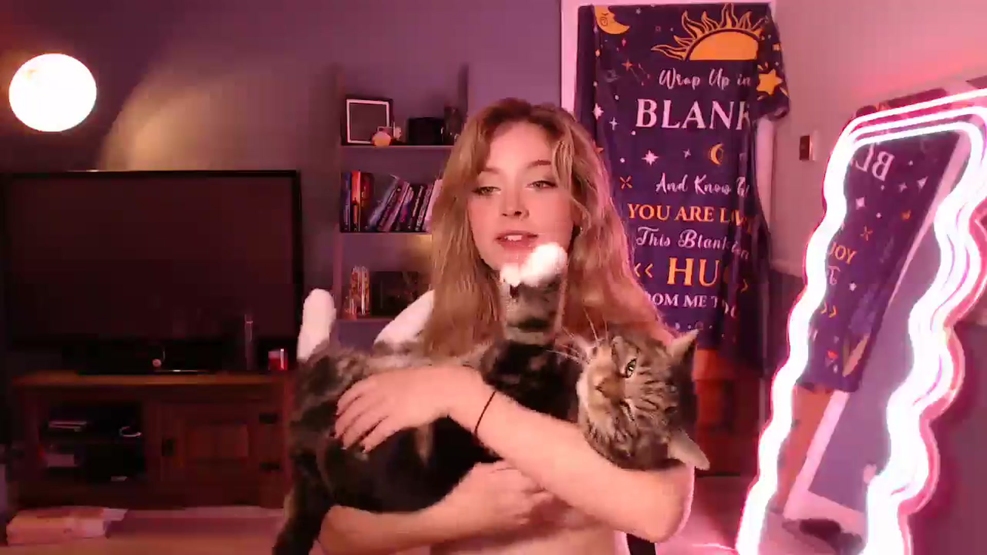 Gallery image thumbnail from KittyCash3w's myfreecams stream on, 10/21/2025, 19:46 image 16 of 20