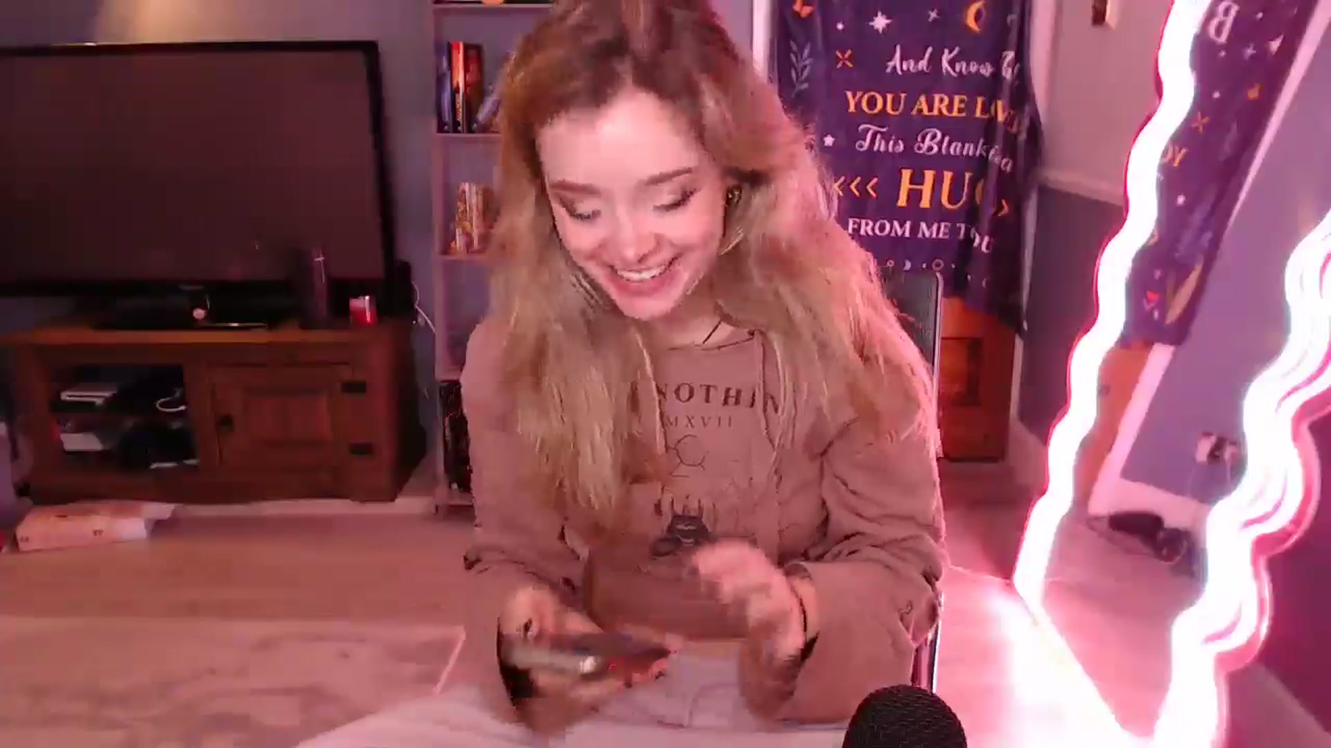 Gallery image thumbnail from KittyCash3w's myfreecams stream on, 10/21/2025, 19:46 image 3 of 20