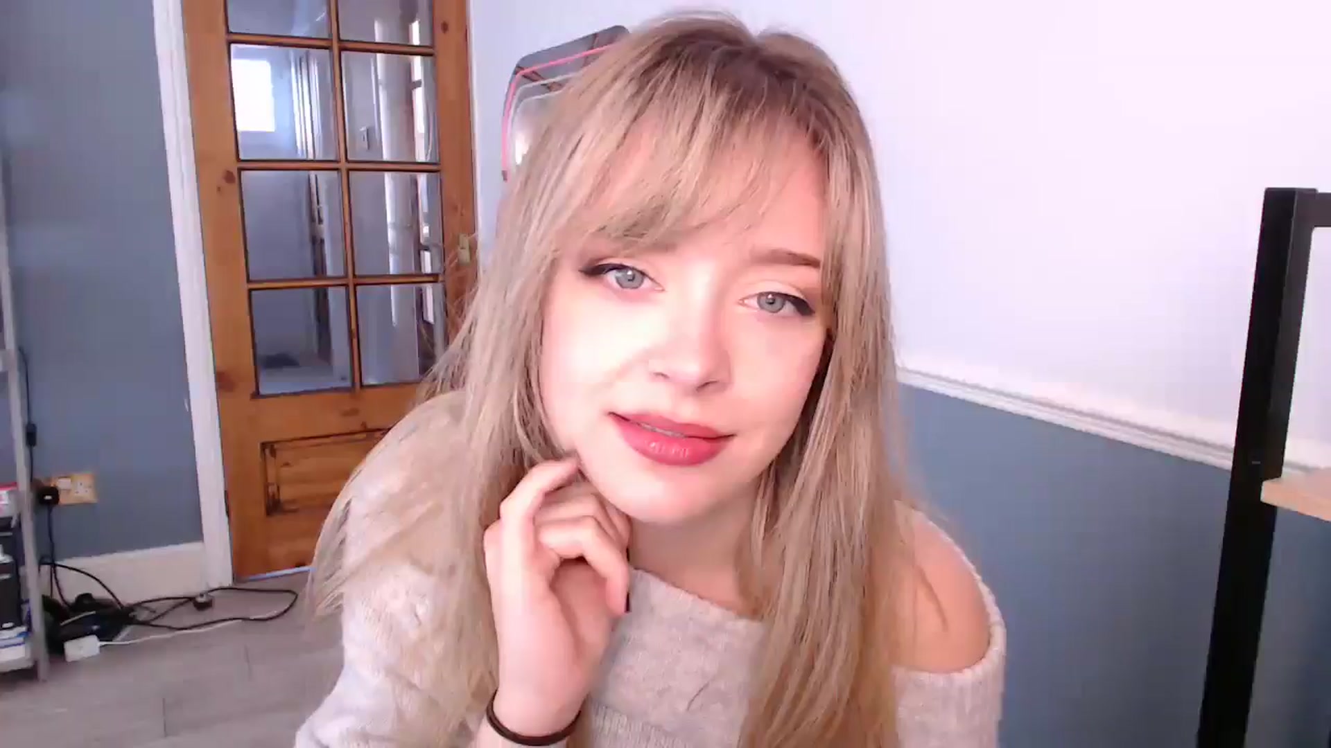 Gallery image thumbnail from KittyCash3w's myfreecams stream on, 10/24/2025, 09:21 image 5 of 20