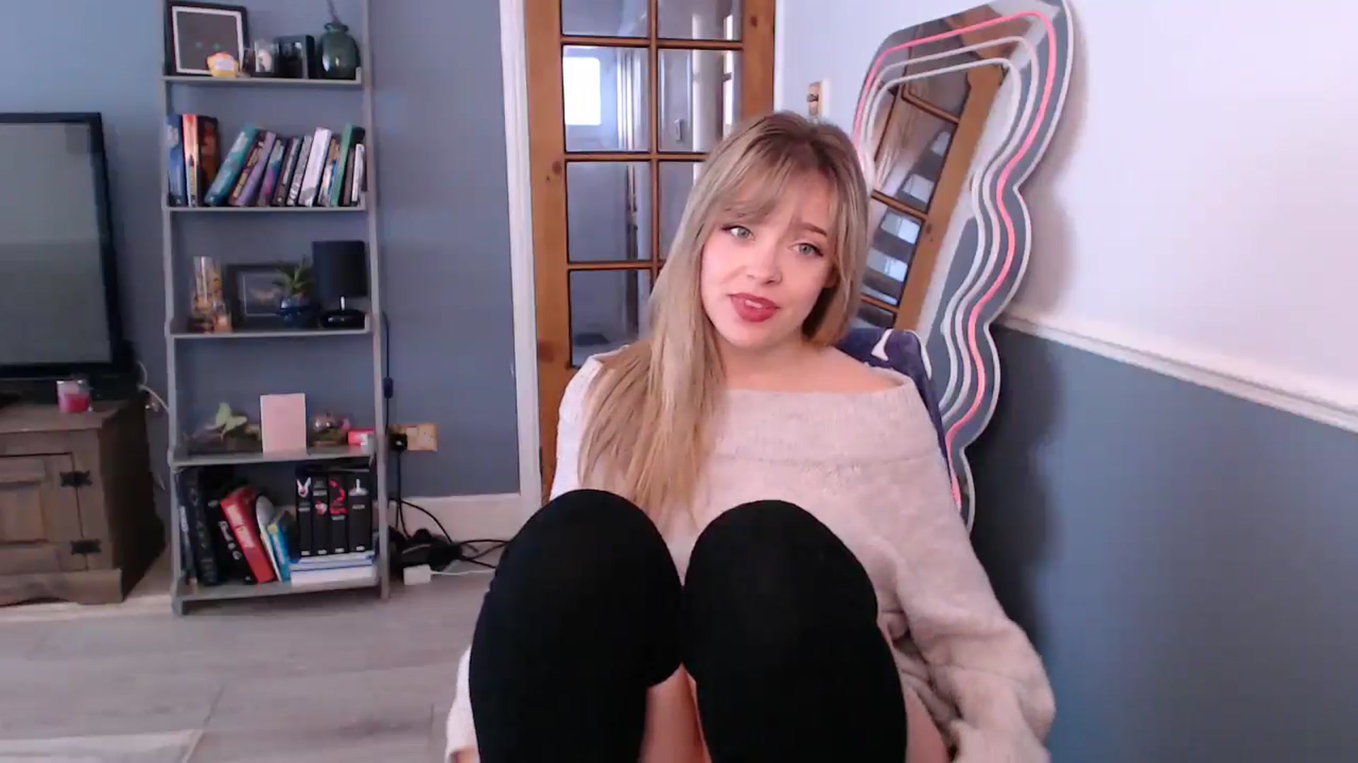 Gallery image thumbnail from KittyCash3w's myfreecams stream on, 10/24/2025, 09:21 image 17 of 20