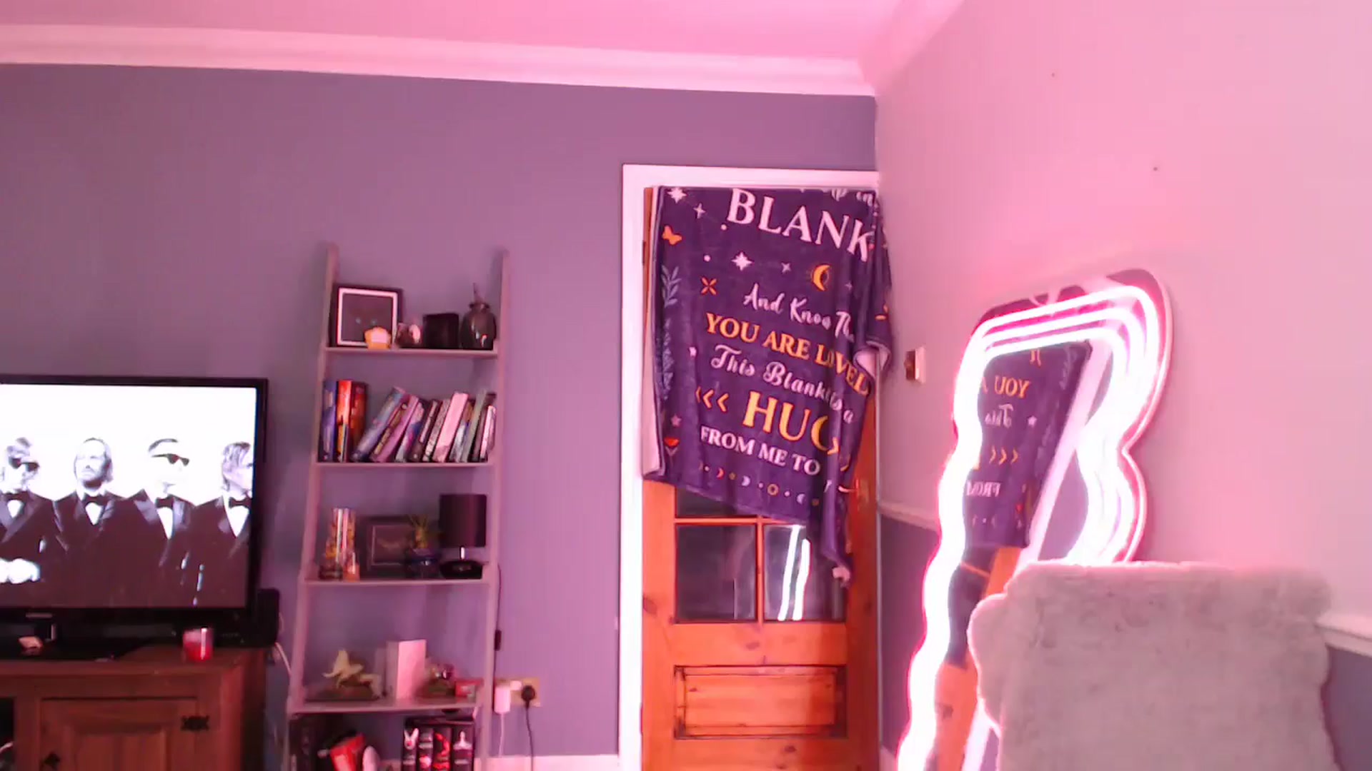 Gallery image thumbnail from KittyCash3w's myfreecams stream on, 10/30/2025, 24:03 image 7 of 20