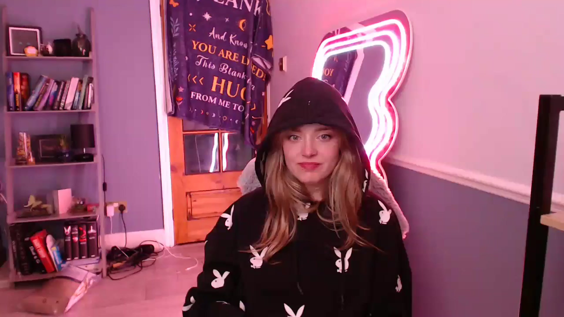 Gallery image thumbnail from KittyCash3w's myfreecams stream on, 10/30/2025, 24:03 image 15 of 20