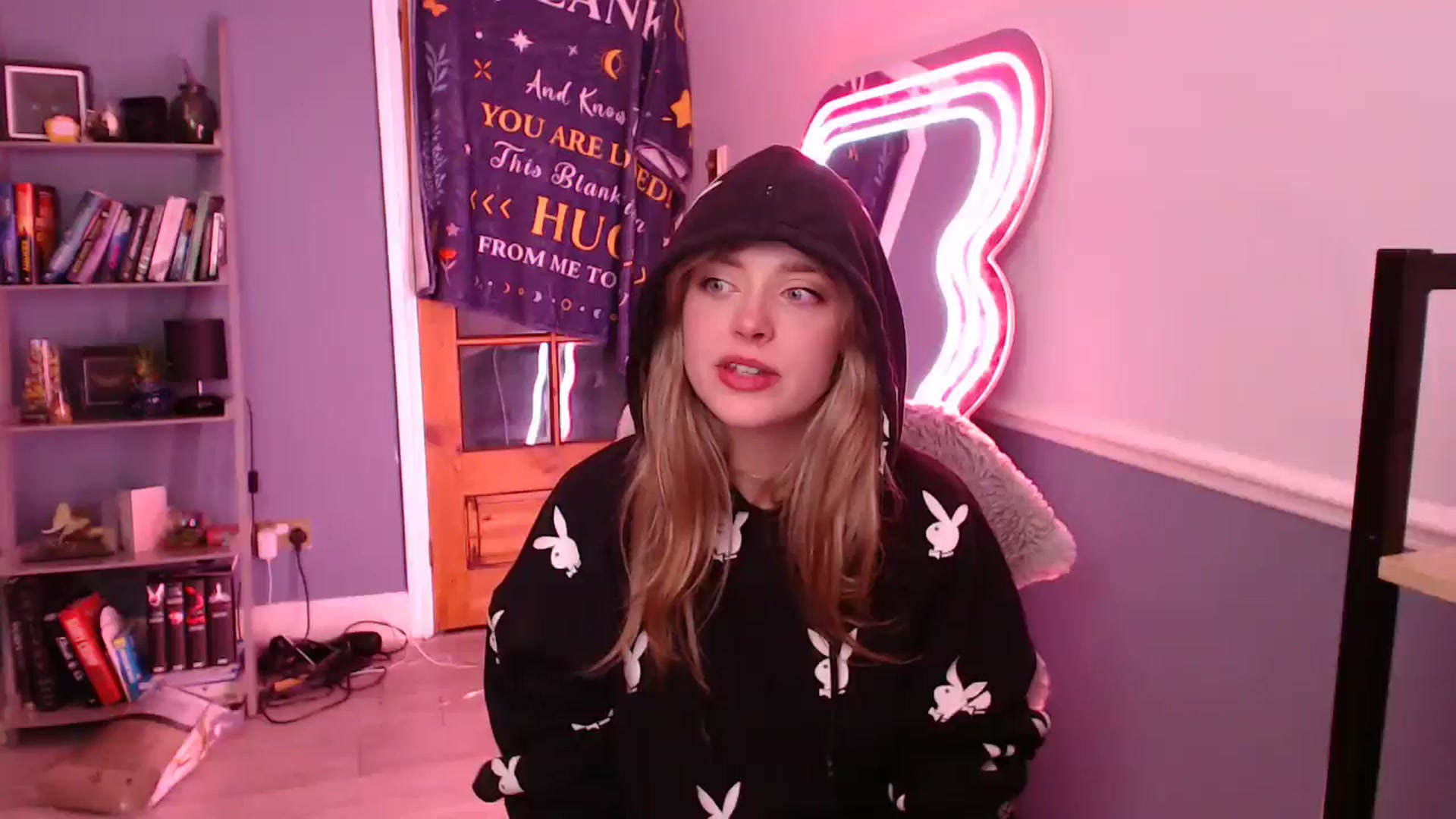 Gallery image thumbnail from KittyCash3w's myfreecams stream on, 10/30/2025, 24:03 image 16 of 20