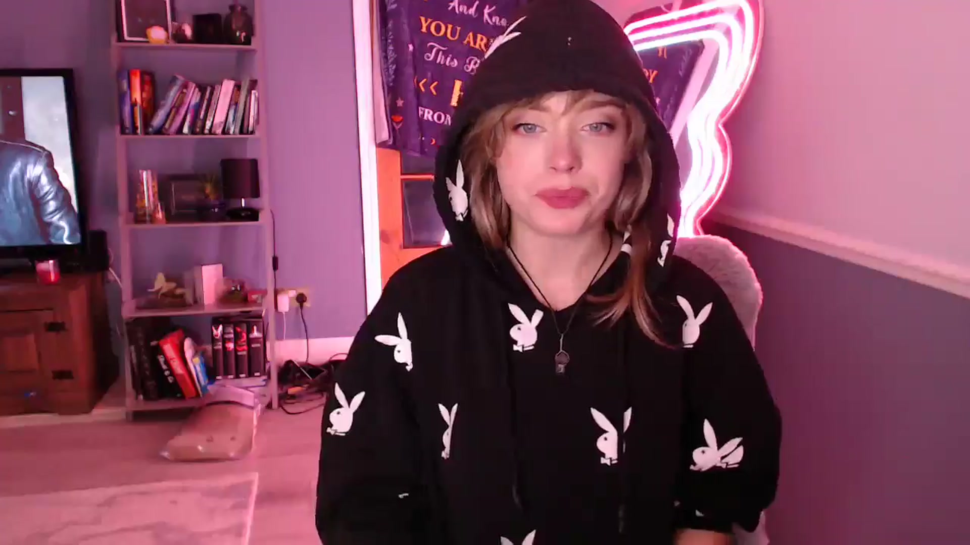 Gallery image thumbnail from KittyCash3w's myfreecams stream on, 10/30/2025, 24:03 image 9 of 20