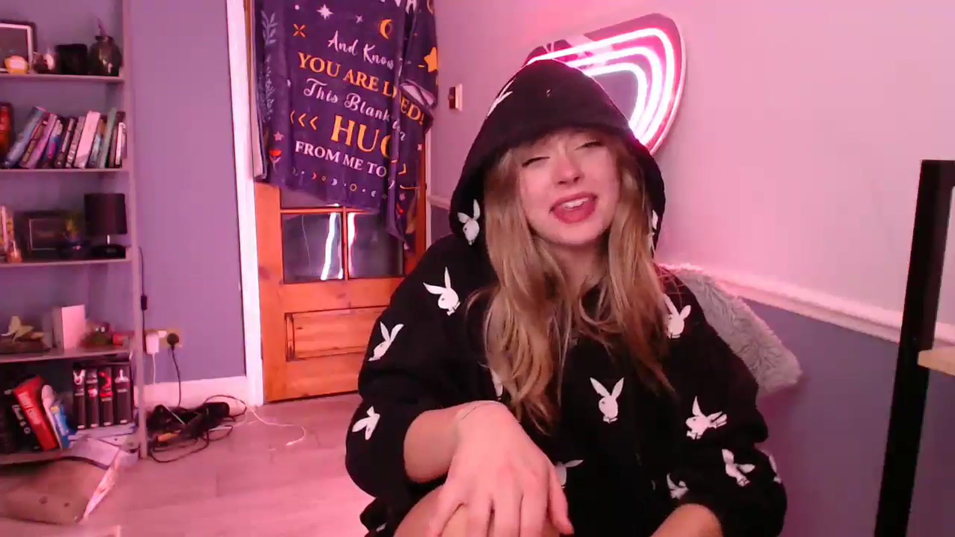 Gallery image thumbnail from KittyCash3w's myfreecams stream on, 10/30/2025, 24:03 image 17 of 20