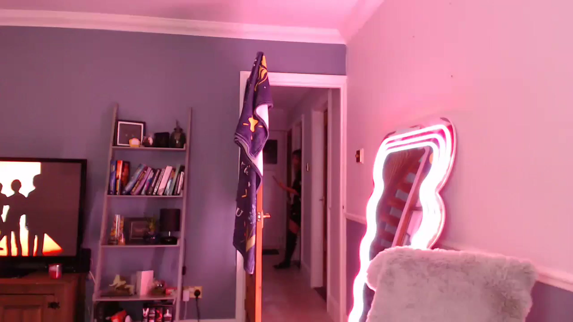 Gallery image thumbnail from KittyCash3w's myfreecams stream on, 10/30/2025, 24:03 image 6 of 20