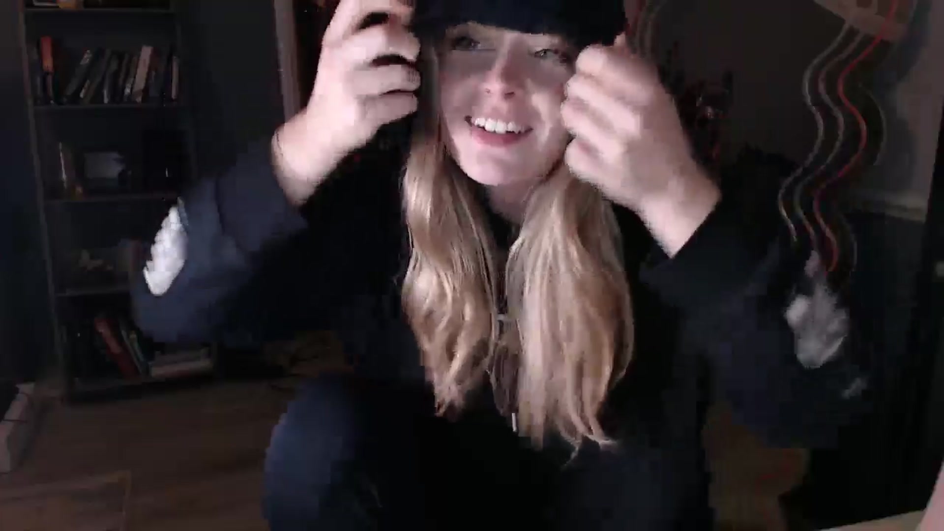 Gallery image thumbnail from KittyCash3w's myfreecams stream on, 11/03/2025, 18:59 image 6 of 20