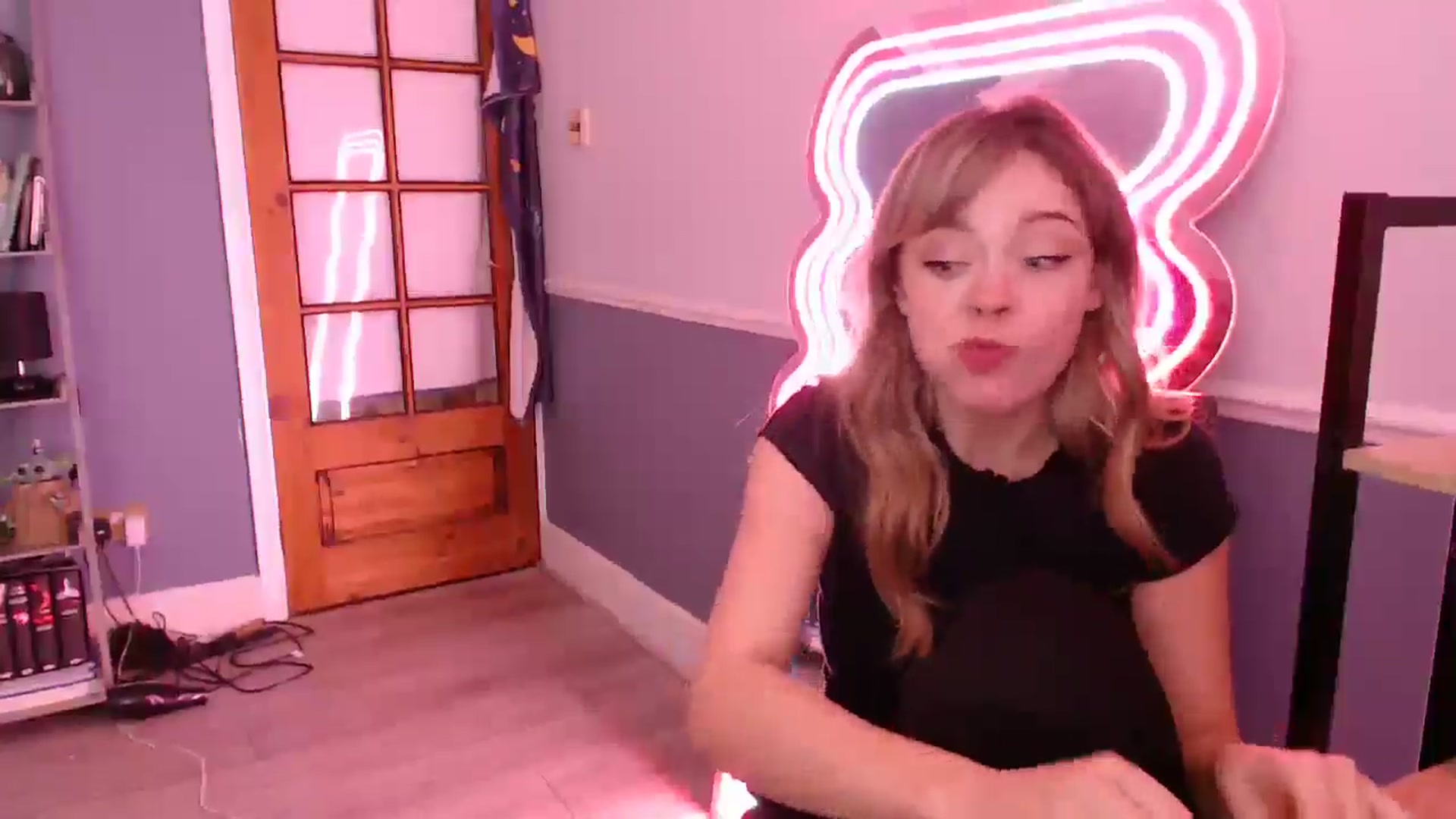 Gallery image thumbnail from KittyCash3w's myfreecams stream on, 11/05/2025, 20:39 image 2 of 20