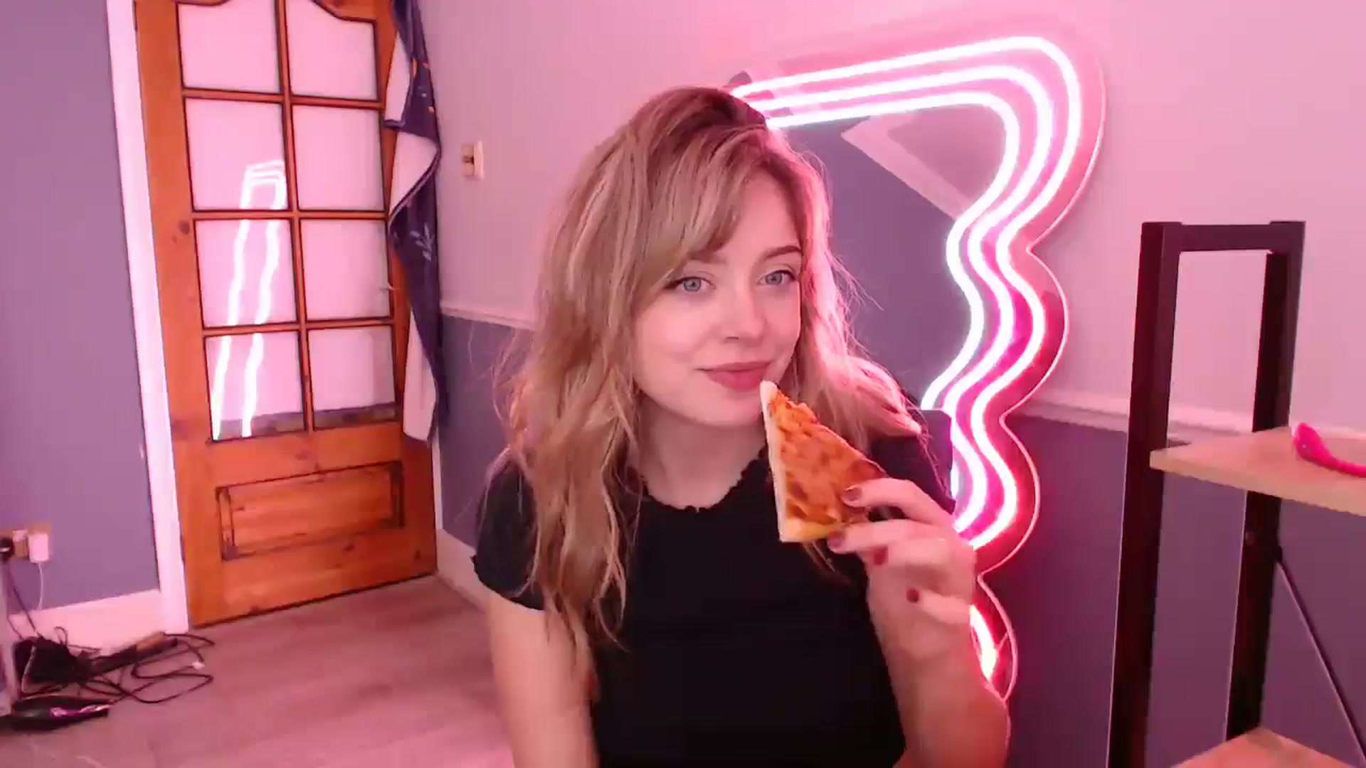 Gallery image thumbnail from KittyCash3w's myfreecams stream on, 11/05/2025, 20:39 image 5 of 20