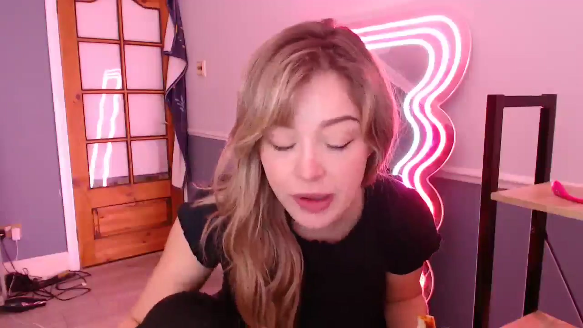 Gallery image thumbnail from KittyCash3w's myfreecams stream on, 11/05/2025, 20:39 image 4 of 20