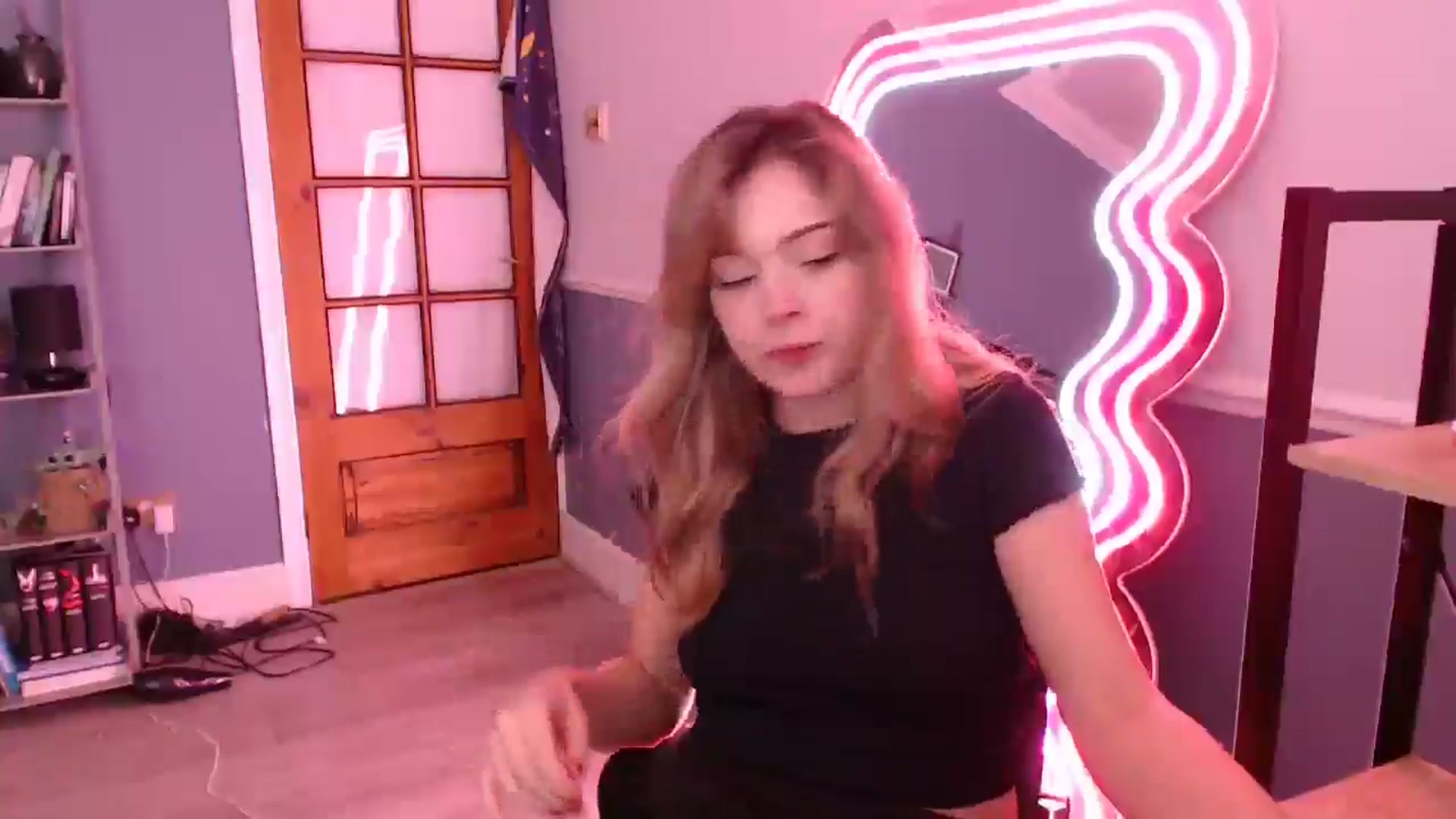 Gallery image thumbnail from KittyCash3w's myfreecams stream on, 11/05/2025, 20:39 image 7 of 20