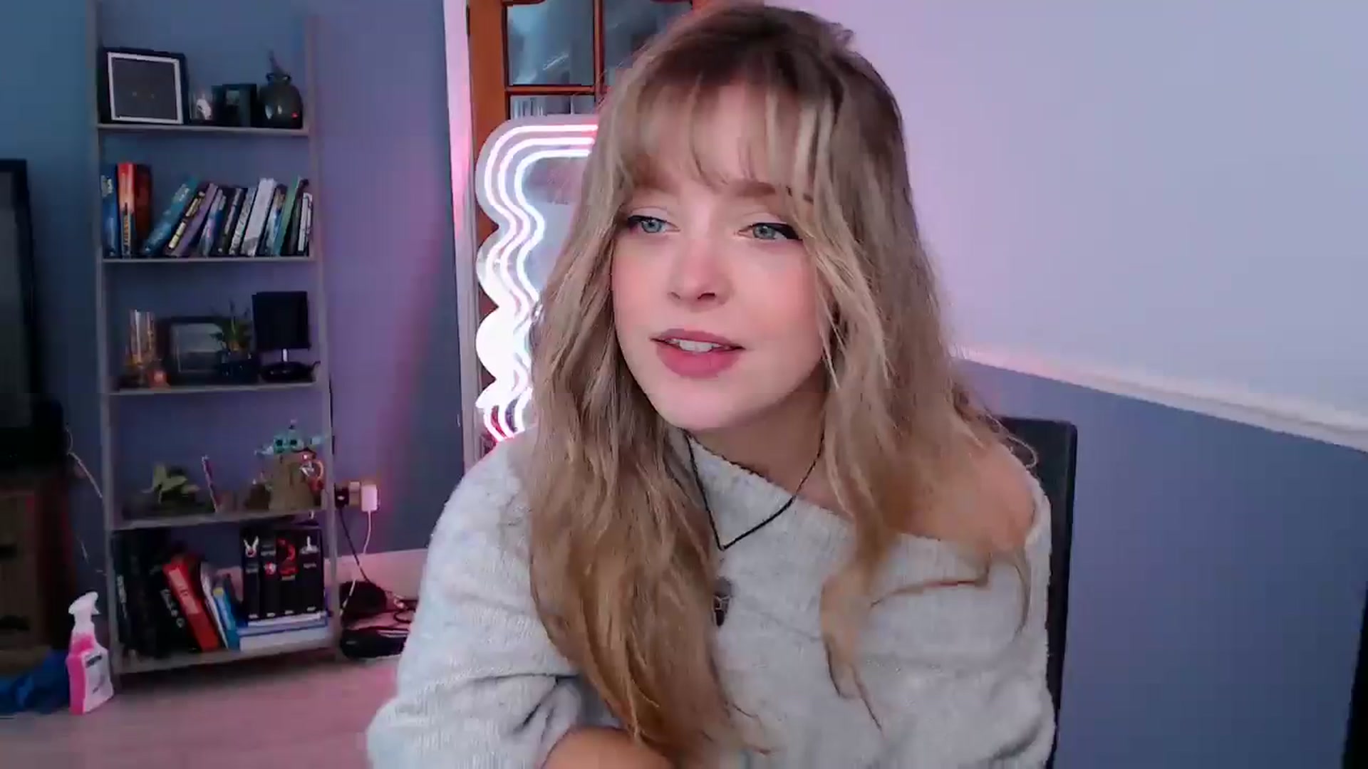 Gallery image thumbnail from KittyCash3w's myfreecams stream on, 11/12/2025, 10:00 image 14 of 20