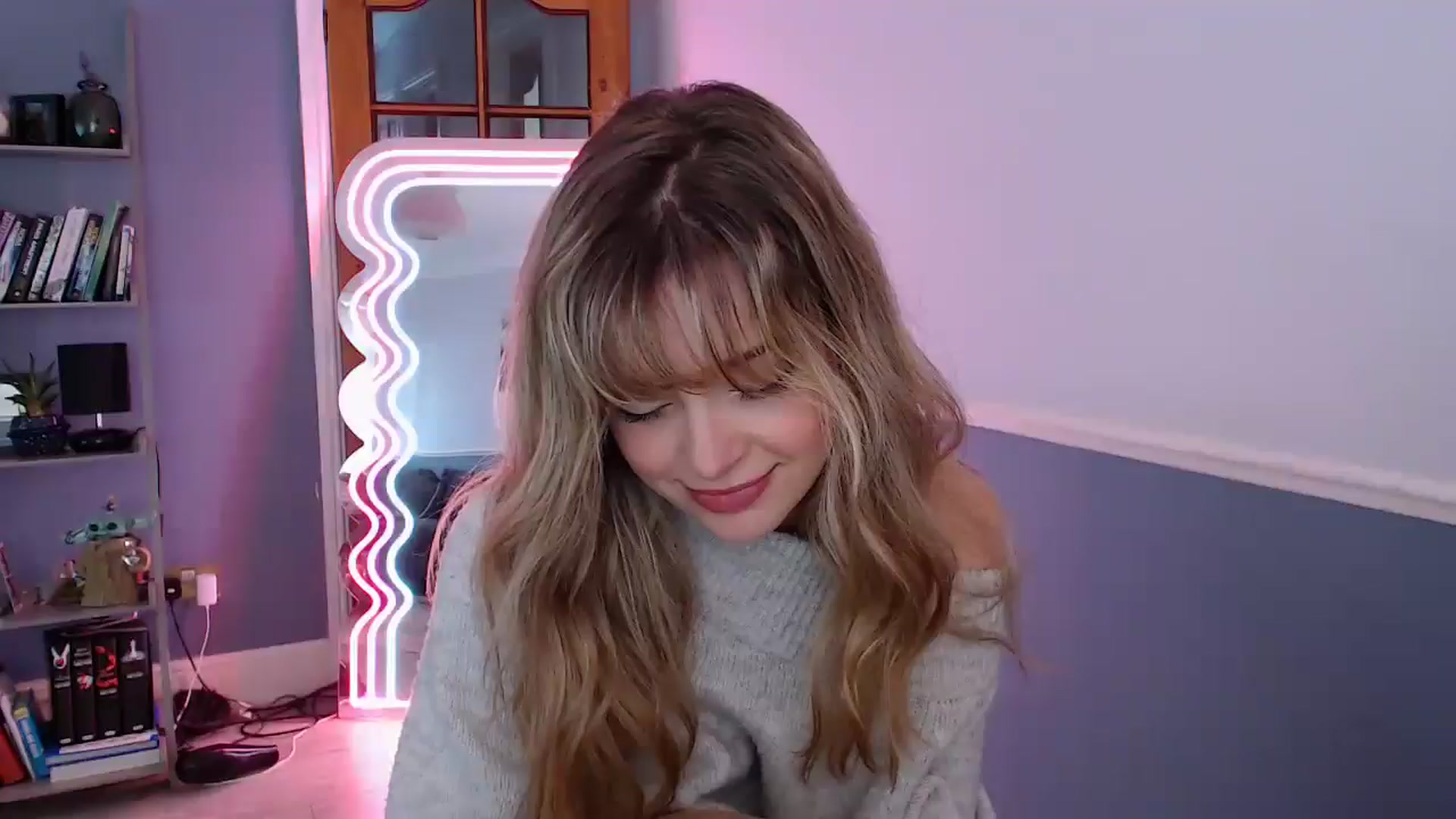Gallery image thumbnail from KittyCash3w's myfreecams stream on, 11/12/2025, 10:00 image 1 of 20