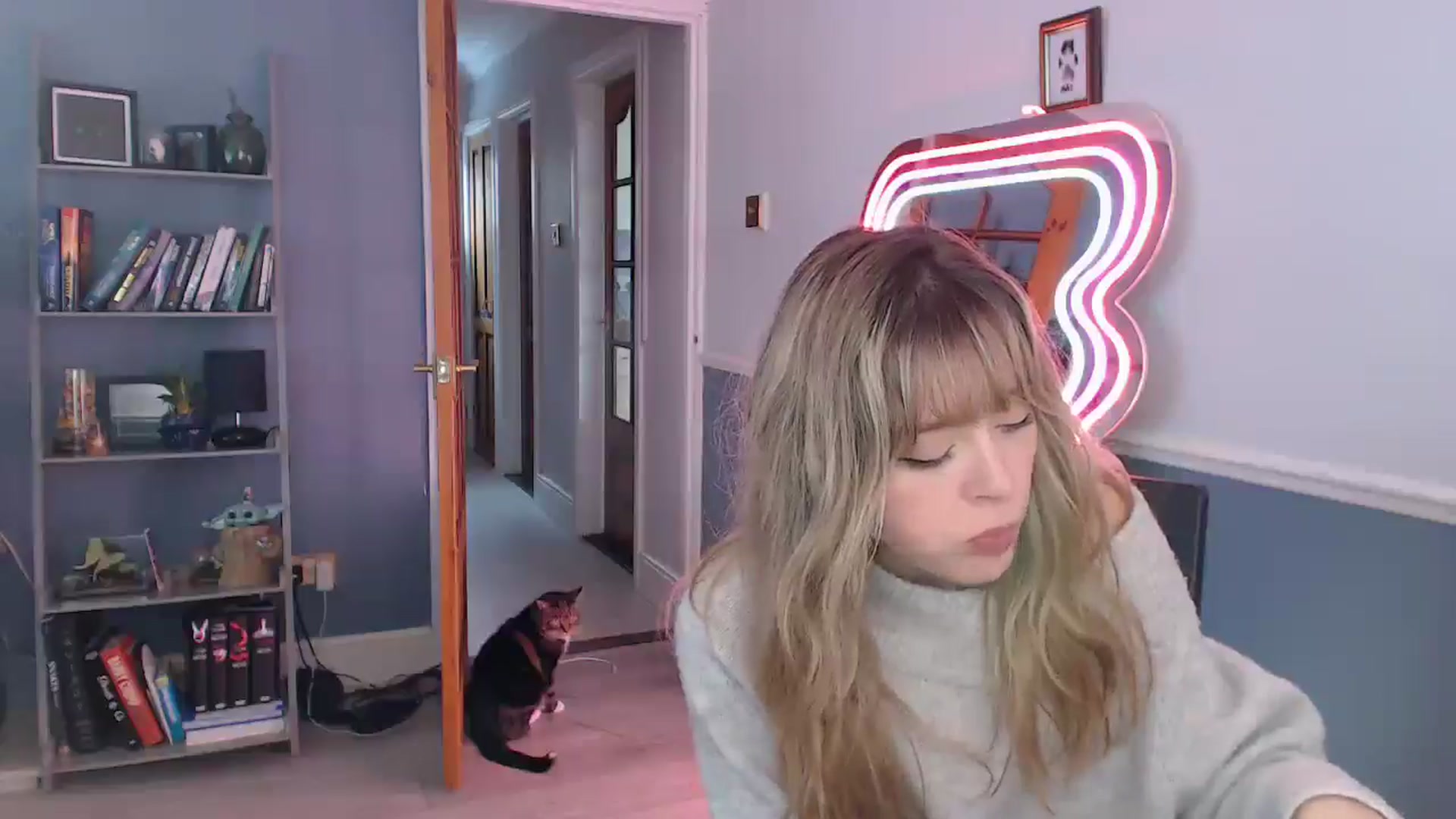 Gallery image thumbnail from KittyCash3w's myfreecams stream on, 11/12/2025, 11:56 image 18 of 20