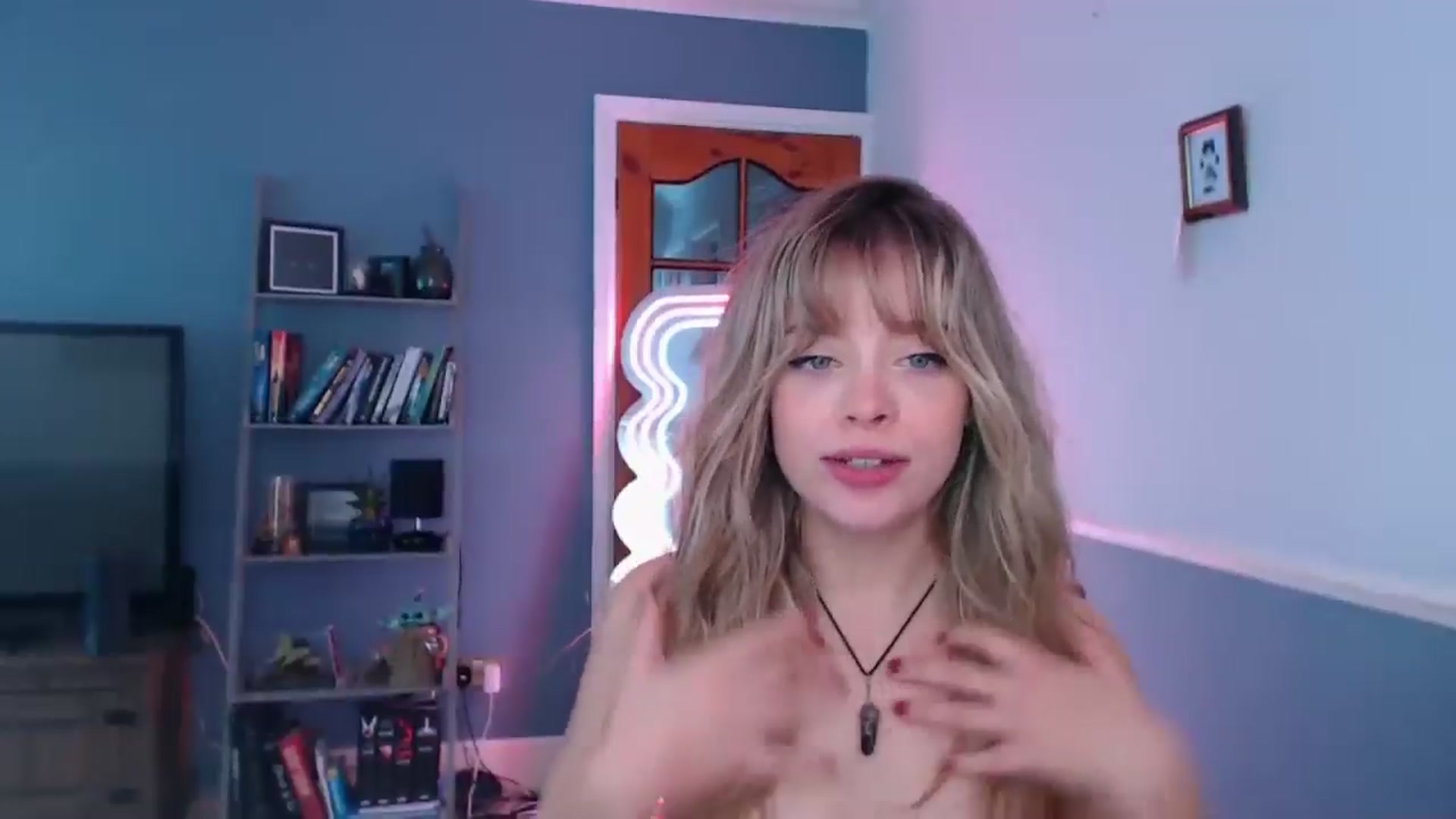 Gallery image thumbnail from KittyCash3w's myfreecams stream on, 11/12/2025, 11:56 image 9 of 20