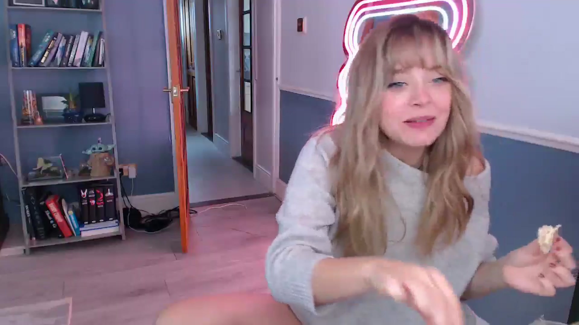 Gallery image thumbnail from KittyCash3w's myfreecams stream on, 11/12/2025, 11:56 image 19 of 20