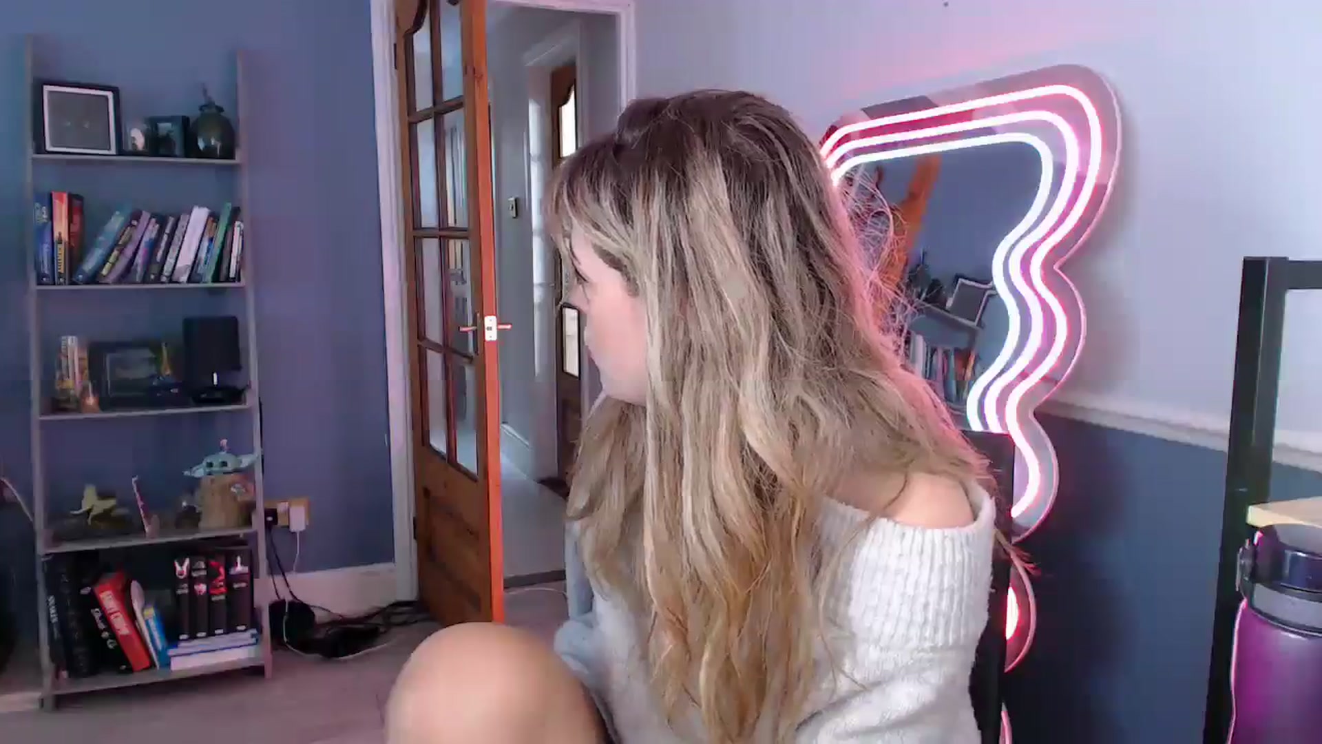 Gallery image thumbnail from KittyCash3w's myfreecams stream on, 11/12/2025, 11:56 image 5 of 20