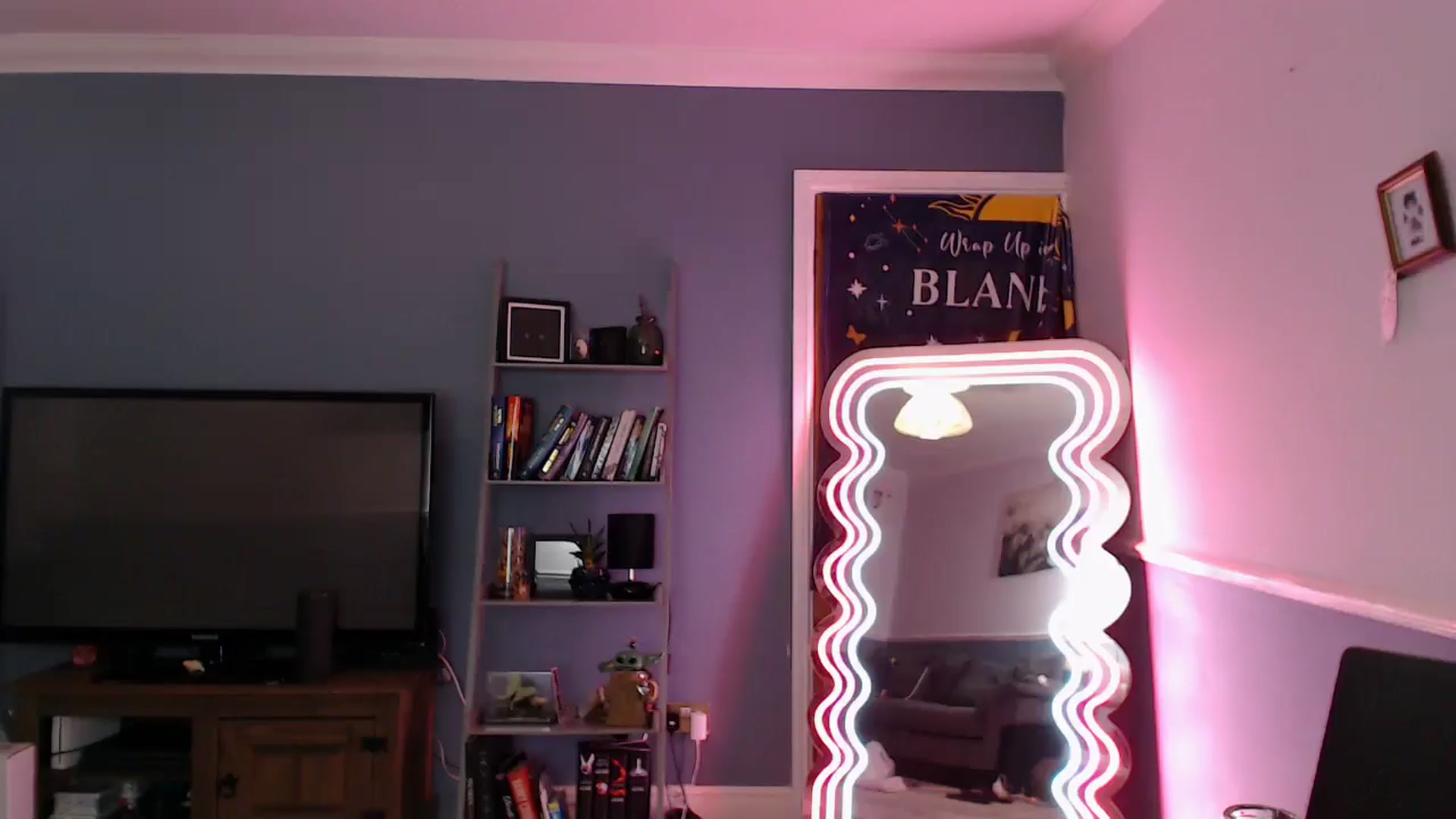 Gallery image thumbnail from KittyCash3w's myfreecams stream on, 11/12/2025, 20:10 image 18 of 20