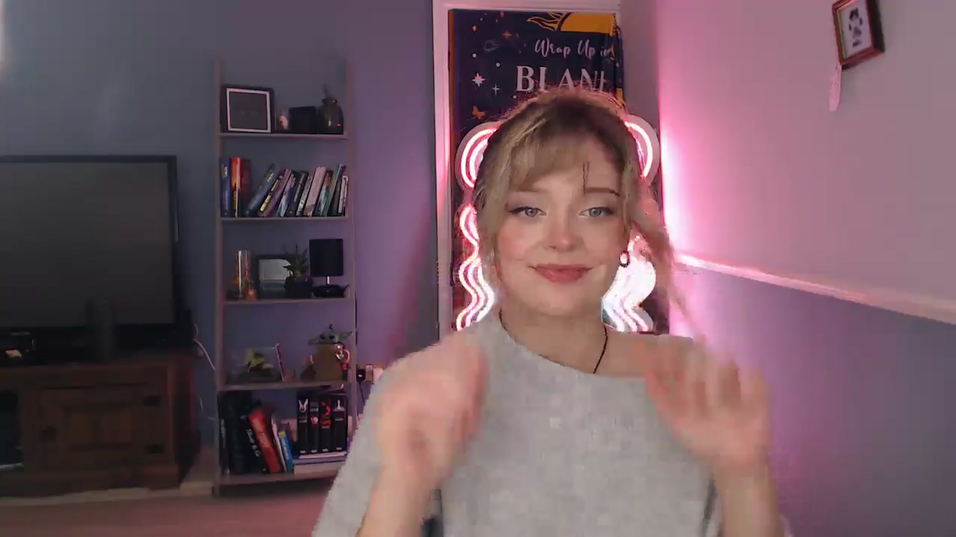 Gallery image thumbnail from KittyCash3w's myfreecams stream on, 11/12/2025, 20:10 image 8 of 20