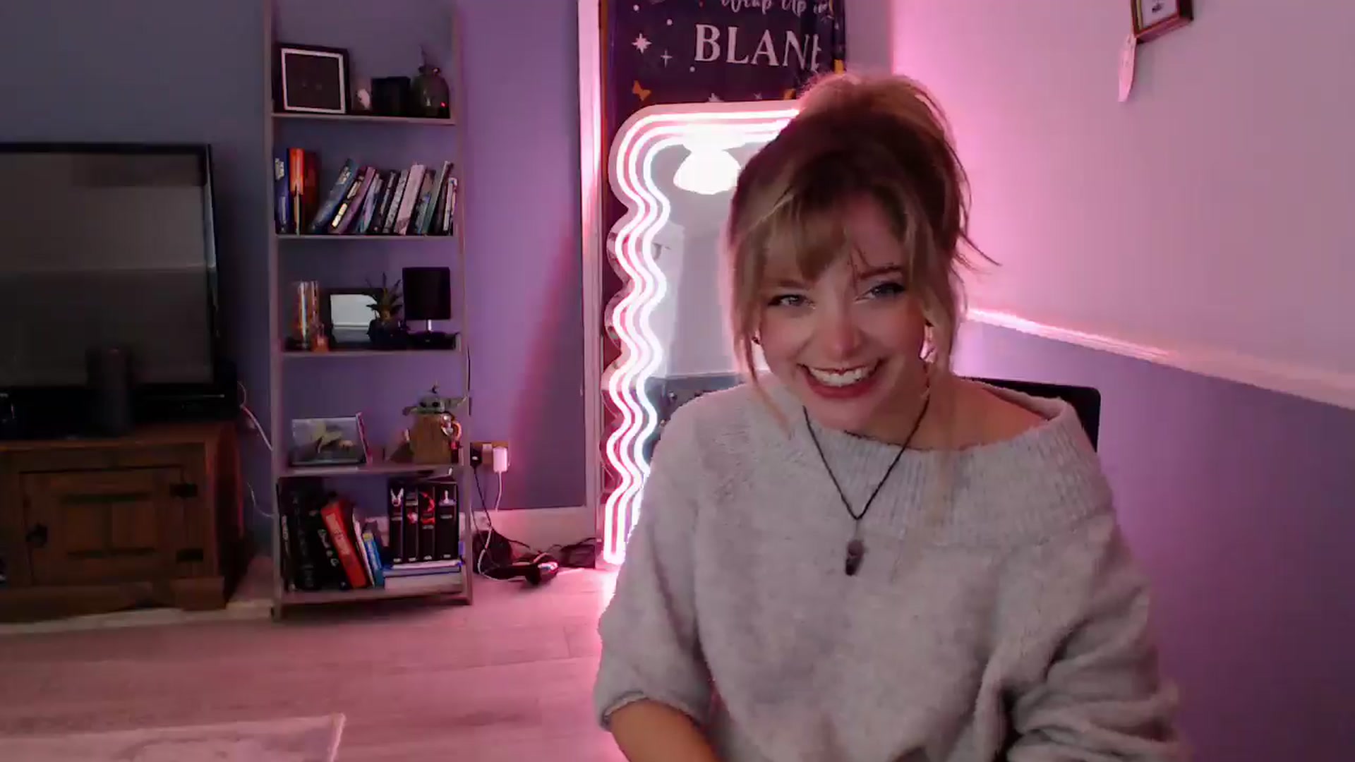 Gallery image thumbnail from KittyCash3w's myfreecams stream on, 11/12/2025, 20:10 image 15 of 20