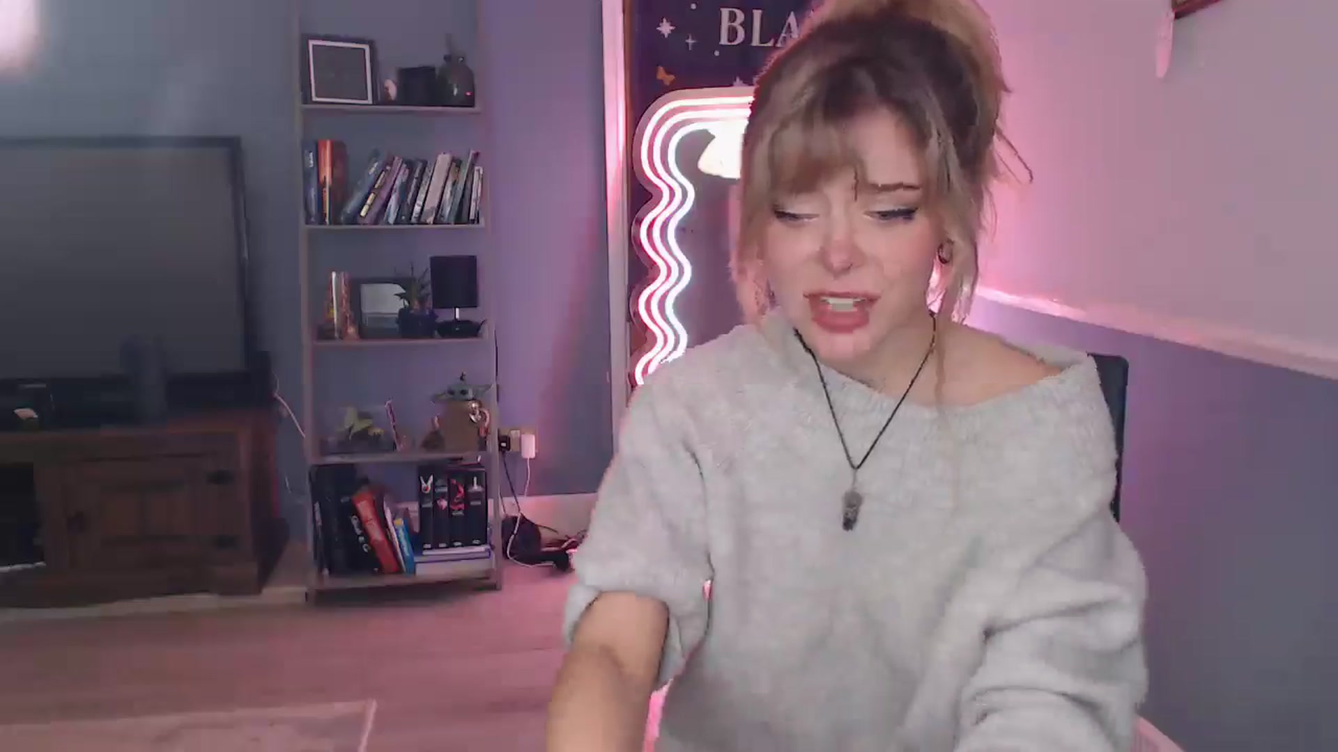 Gallery image thumbnail from KittyCash3w's myfreecams stream on, 11/12/2025, 20:10 image 9 of 20