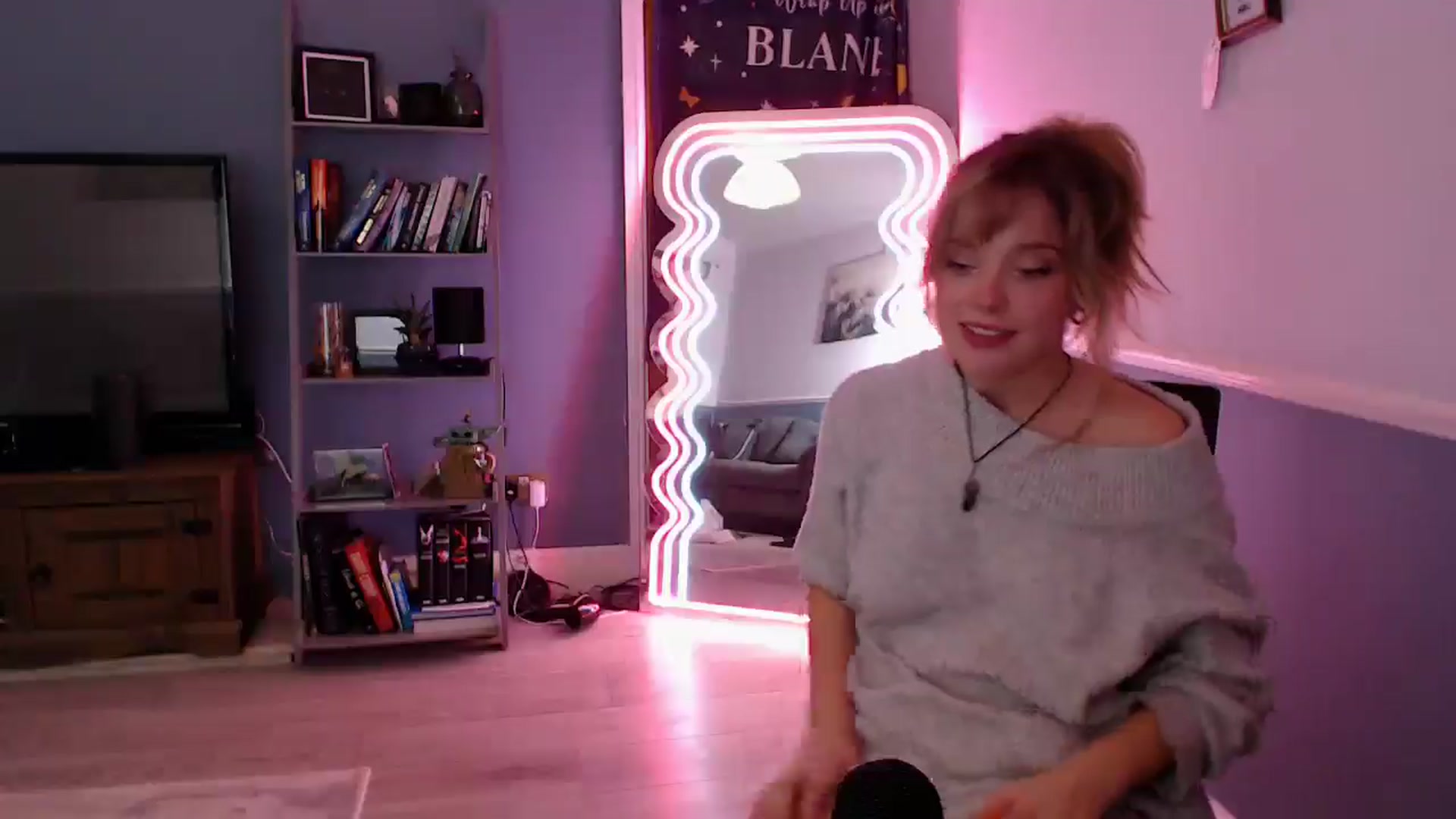 Gallery image thumbnail from KittyCash3w's myfreecams stream on, 11/12/2025, 20:10 image 17 of 20