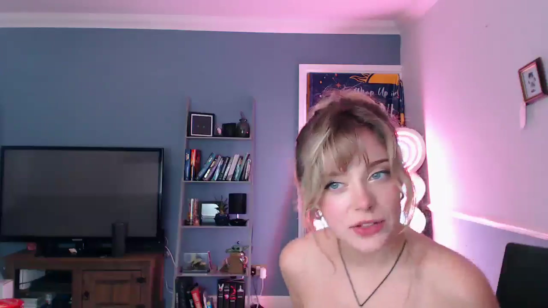 Gallery image thumbnail from KittyCash3w's myfreecams stream on, 11/12/2025, 20:10 image 19 of 20